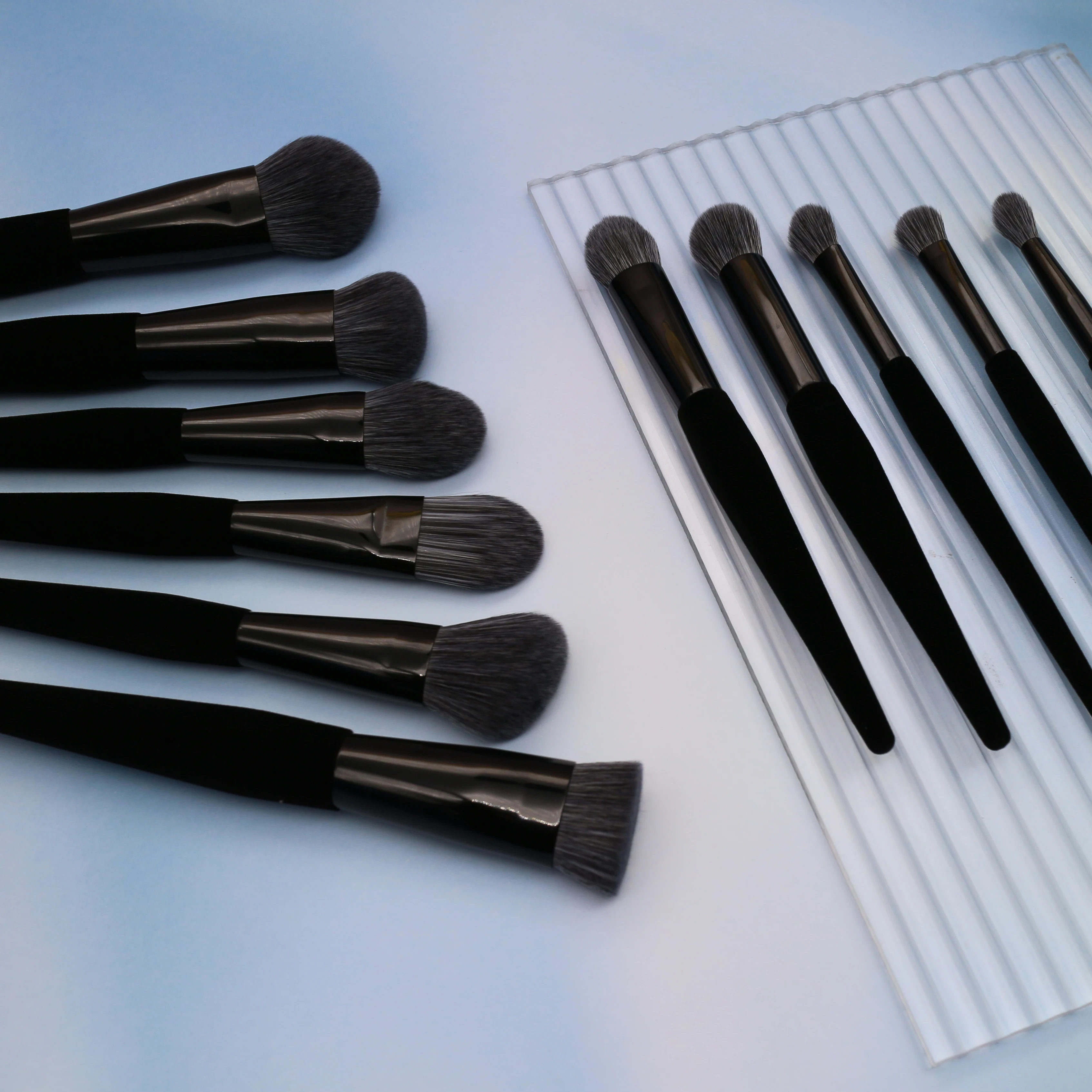 YRX 15 pcs Flocking Pile Coating Outside New Arrival Exclusive Fashion Luxury Custom Brow Foundation Makeup Brush Set Kit