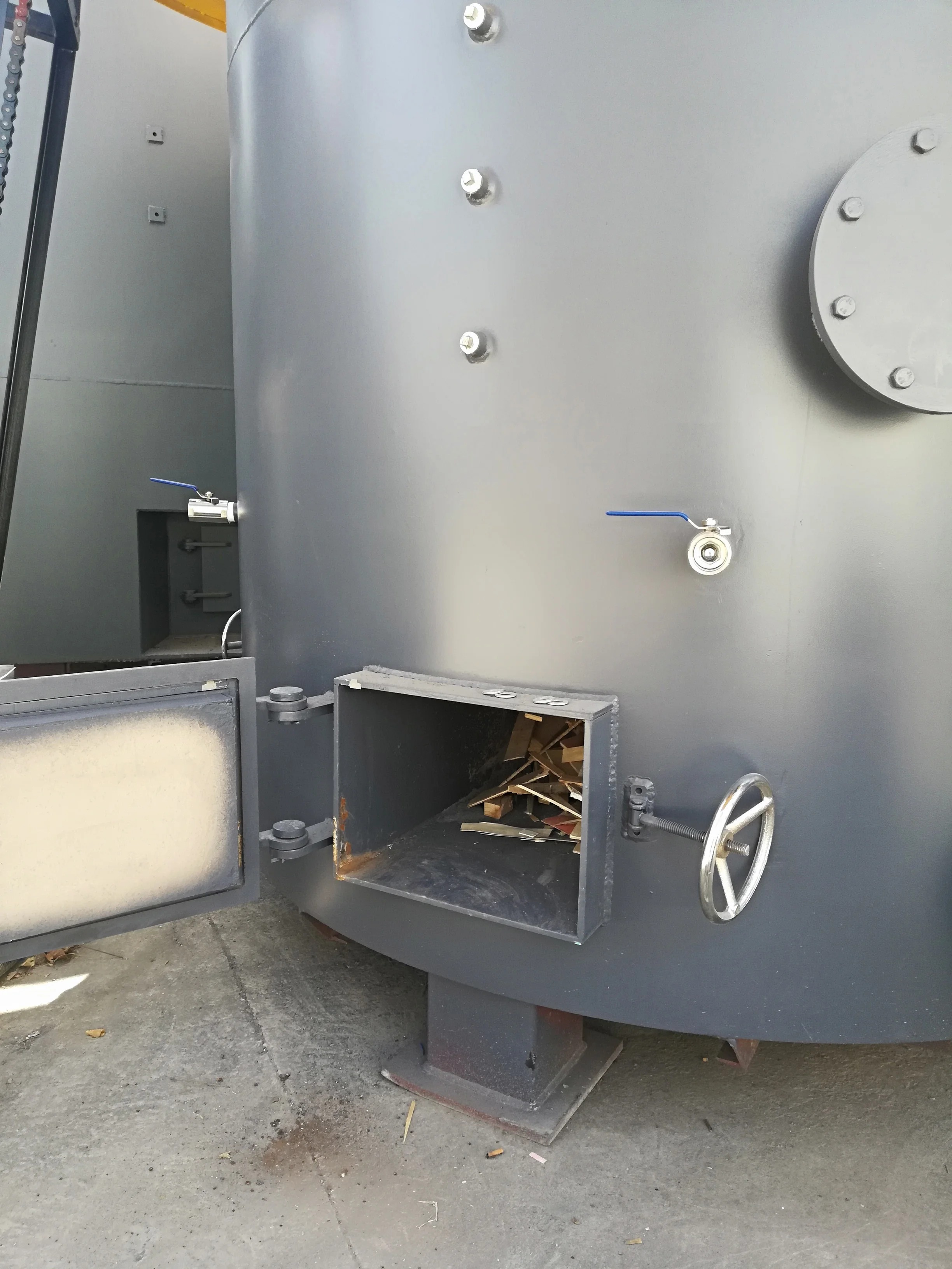 
Movable low temperature pyrolysis equipment for domestic garbage 