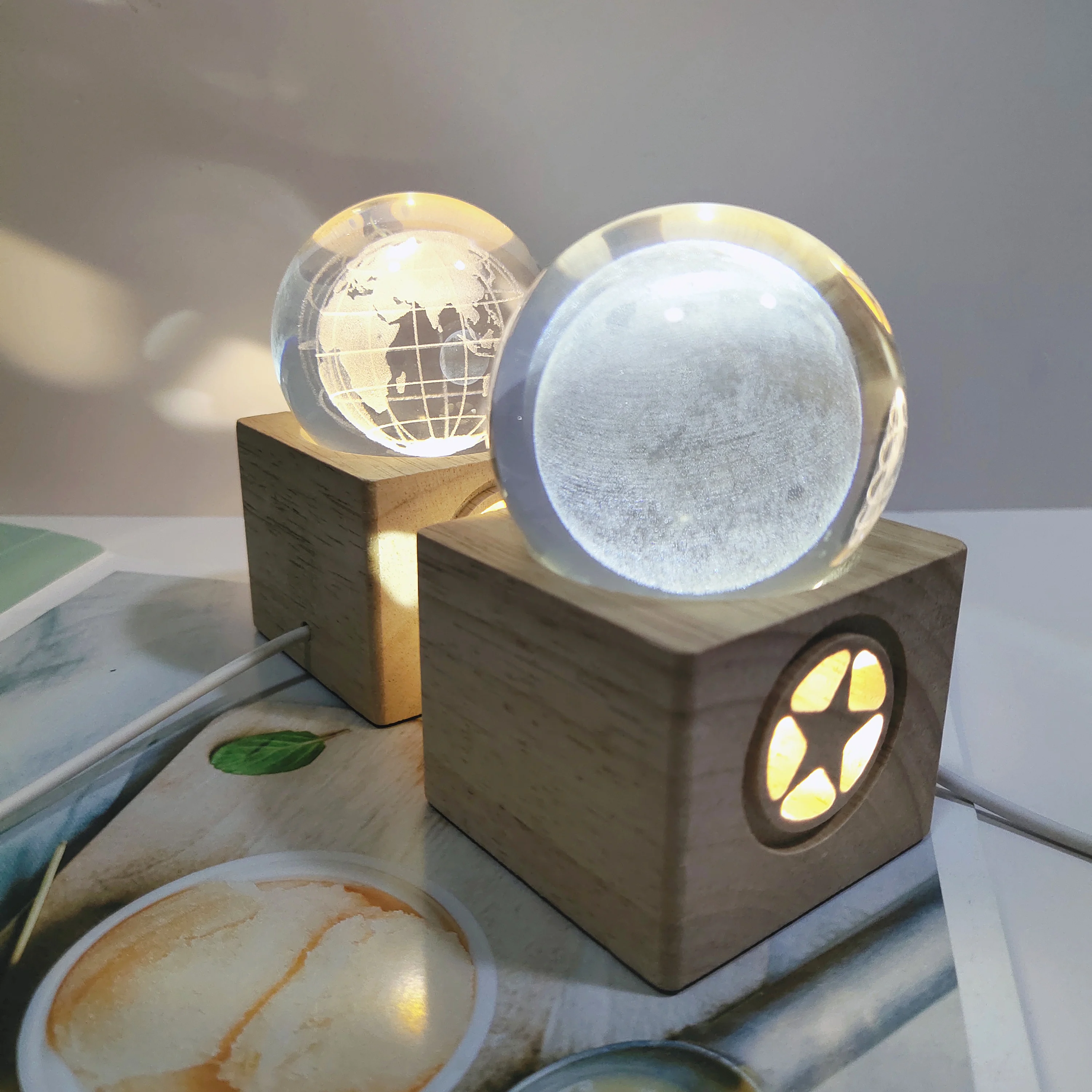Luxury 5 Star Creative Gift Solid Wood Led Luminous Crystal Ball Base RGB Night Lamp Craft Gift Lamp Holder Usb Base