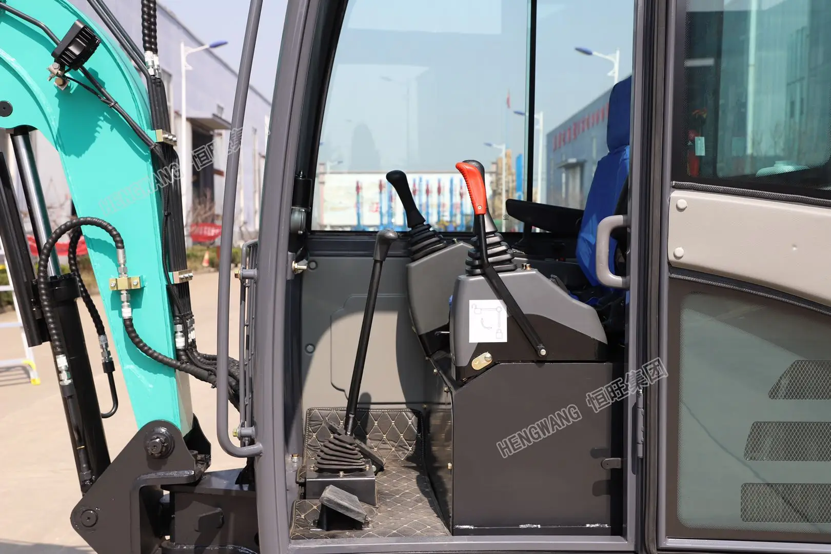 hot sale 3.5 ton mini excavator can be equipped with different accessories such as broken hammer, rake and  drill