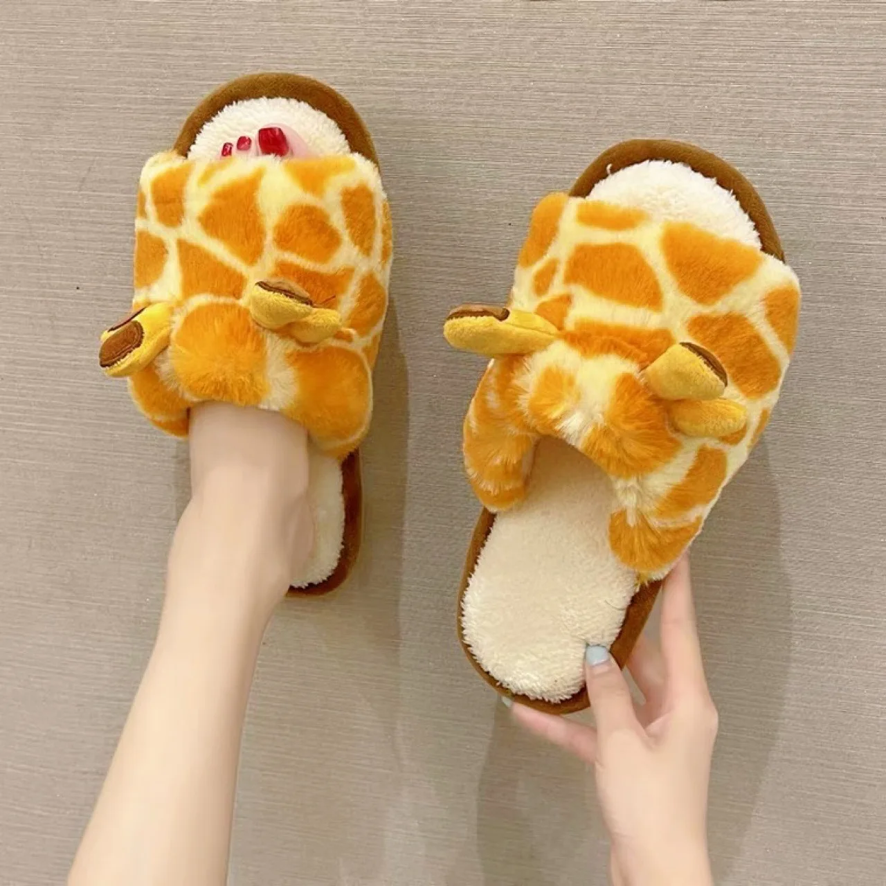 Female Winter New Indoor Warm Cotton Shoes Student Home Slippers Non-slip Shoes Cartoon Giraffe Furry Slippers