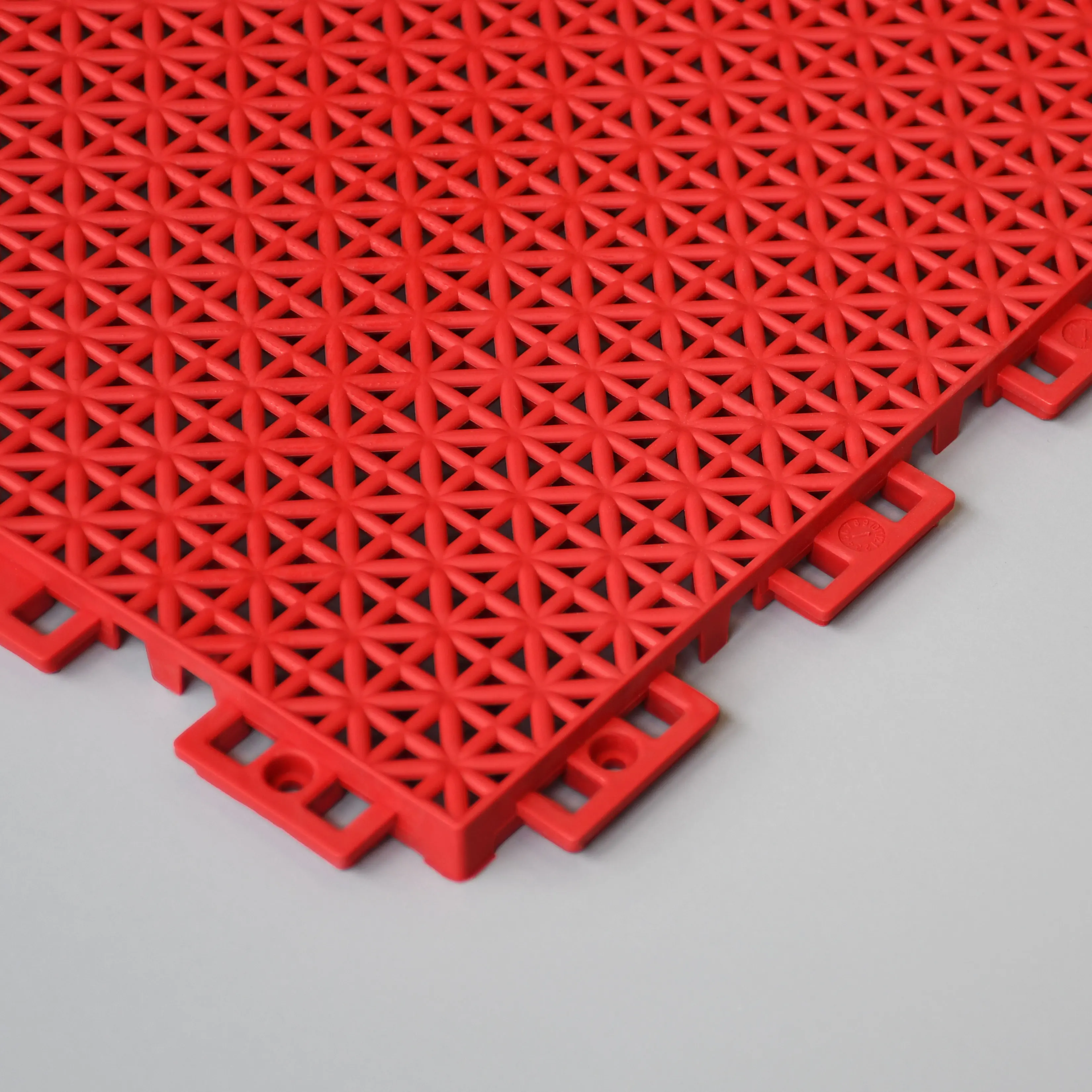 PP Material Plastic garage Interlocking Flooring / Portable Outdoor Floor Mat