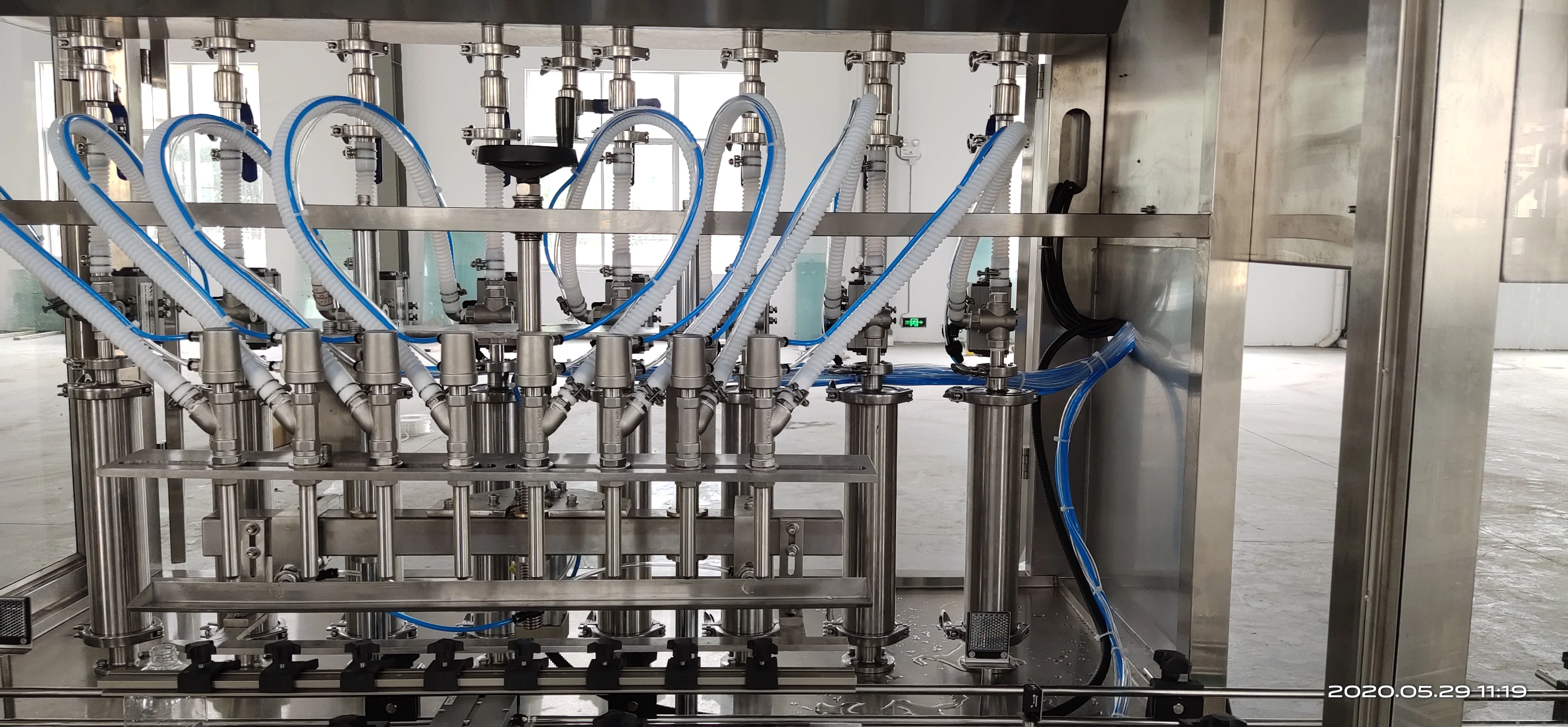 6 Nozzles filling machine, High accuracy and productivity for bottle/can/pouch filling