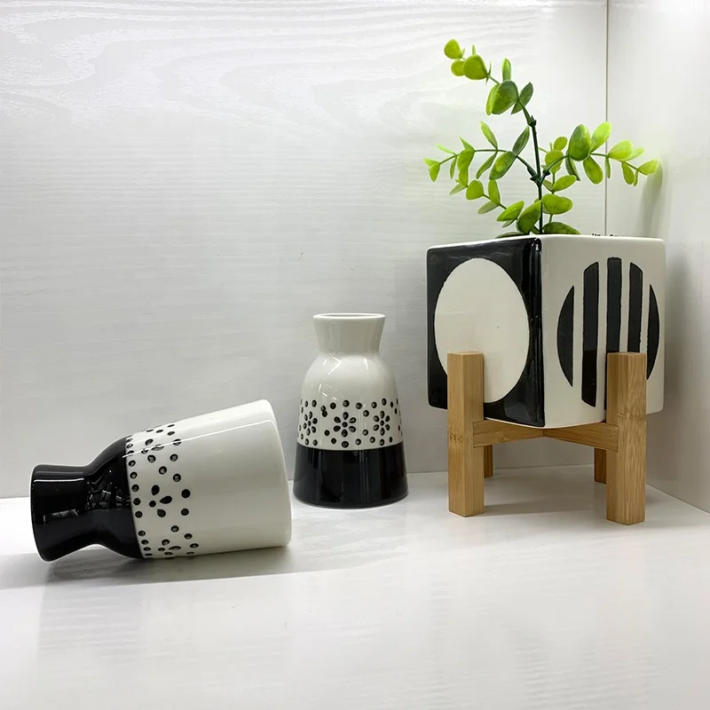 Modern hand-paiting ceramic vases for home decoration home decor item table top ceramic living room home decor mini vase