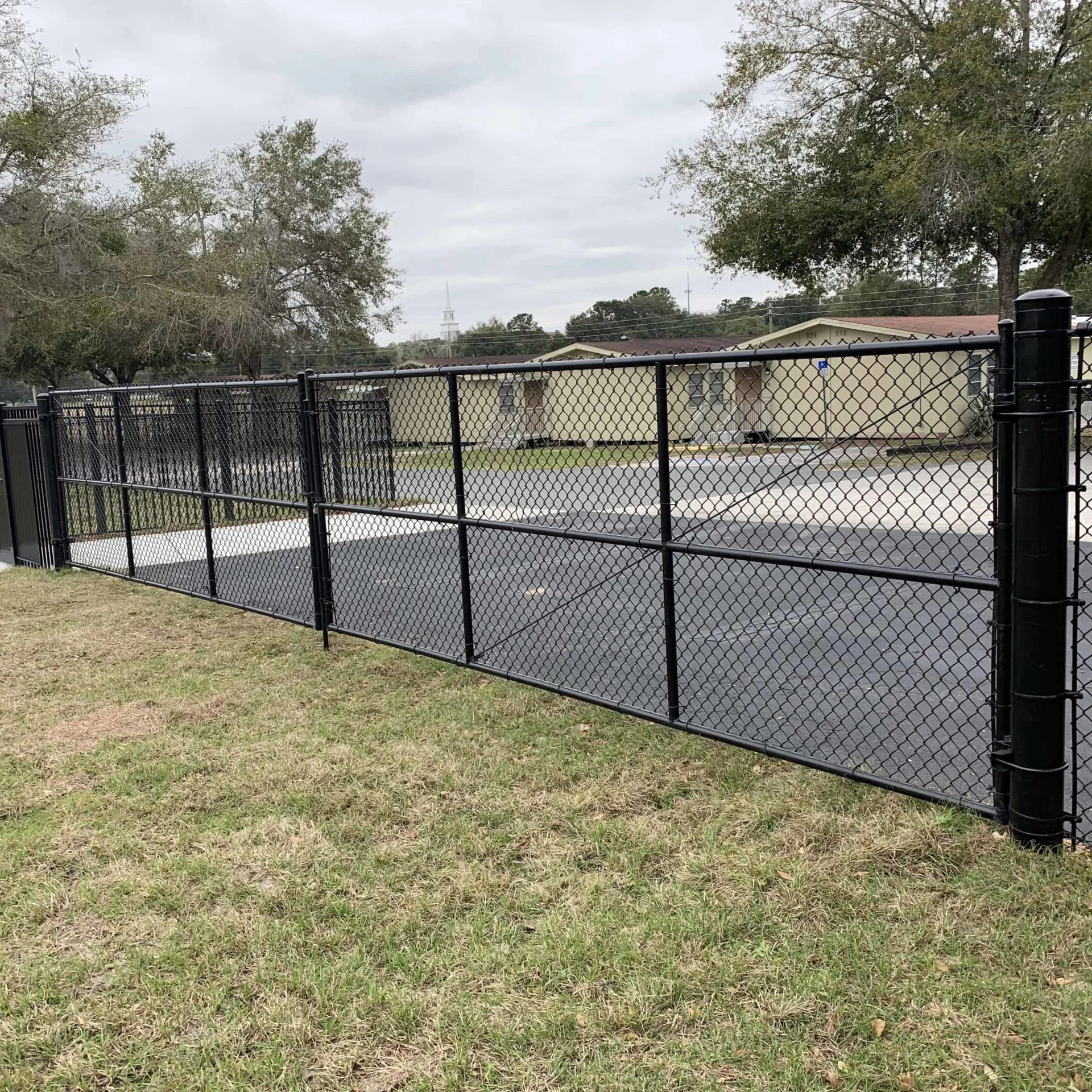 Chain Link Fence Iron Galvanized Heavy Duty Electric Hot Dopped Galvanized Black Plastic coated Chain Link Fence for Sale