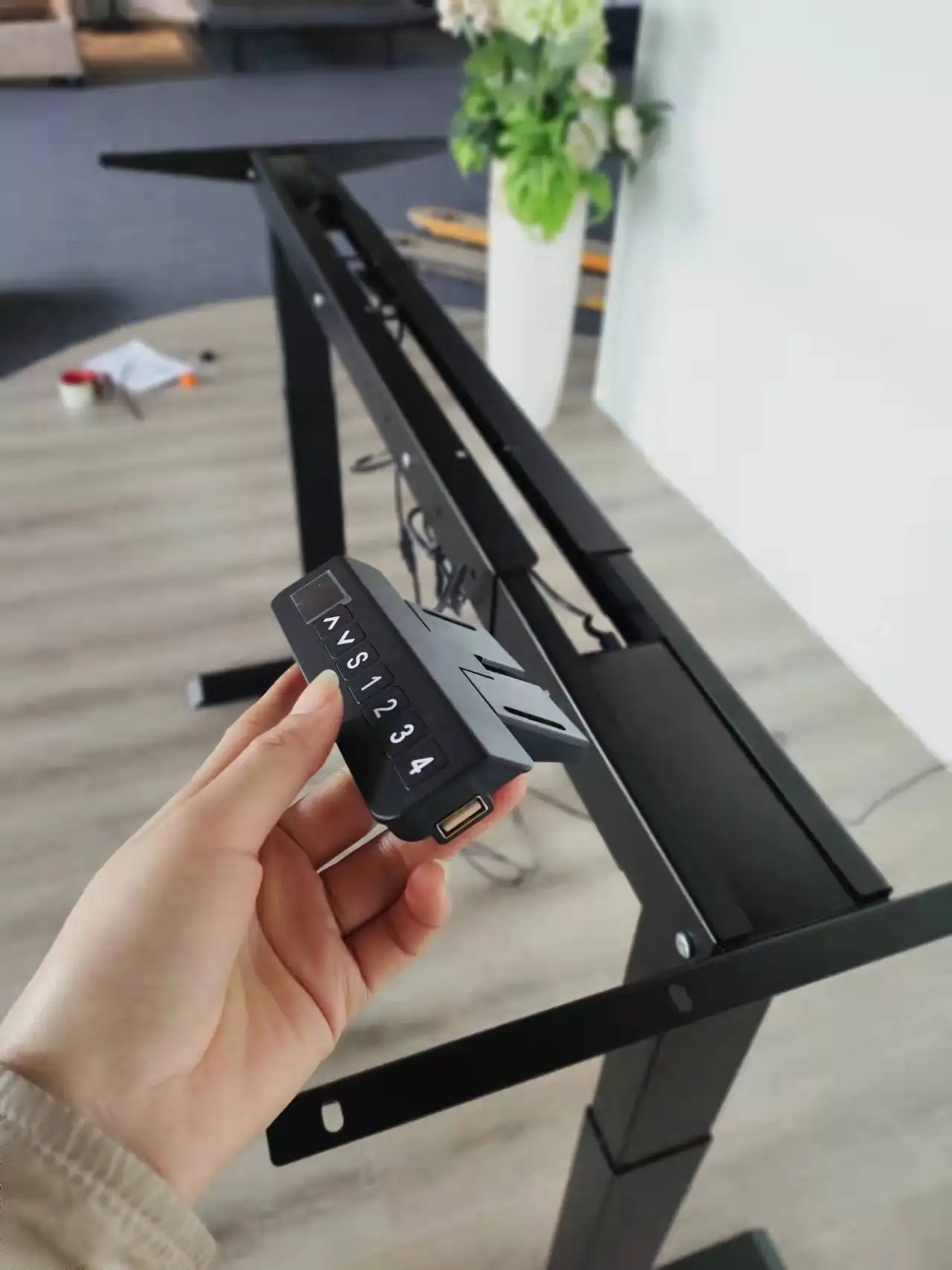 Hot sale sit Standing Desk Stable simple office desk setts smart electric Adjustable lifting Computer Table USB computer table