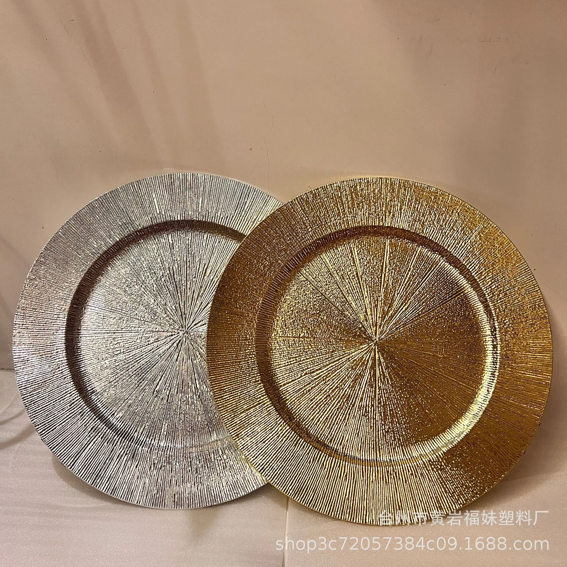 Wholesale Wedding Decoration Supplies Dinnerware Set Gold Plastic Black Silver Clear Gold Reef Snowflake Charger Plates