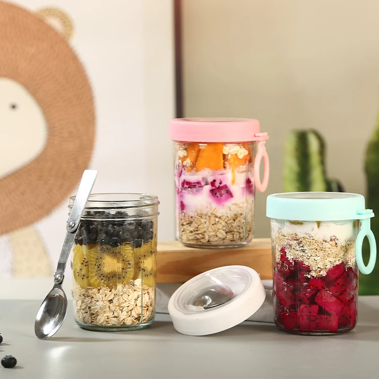 Factory price Stock 12oz glass food storage jar with colored lid and stainless steel spoon Overnight oats Mason jar