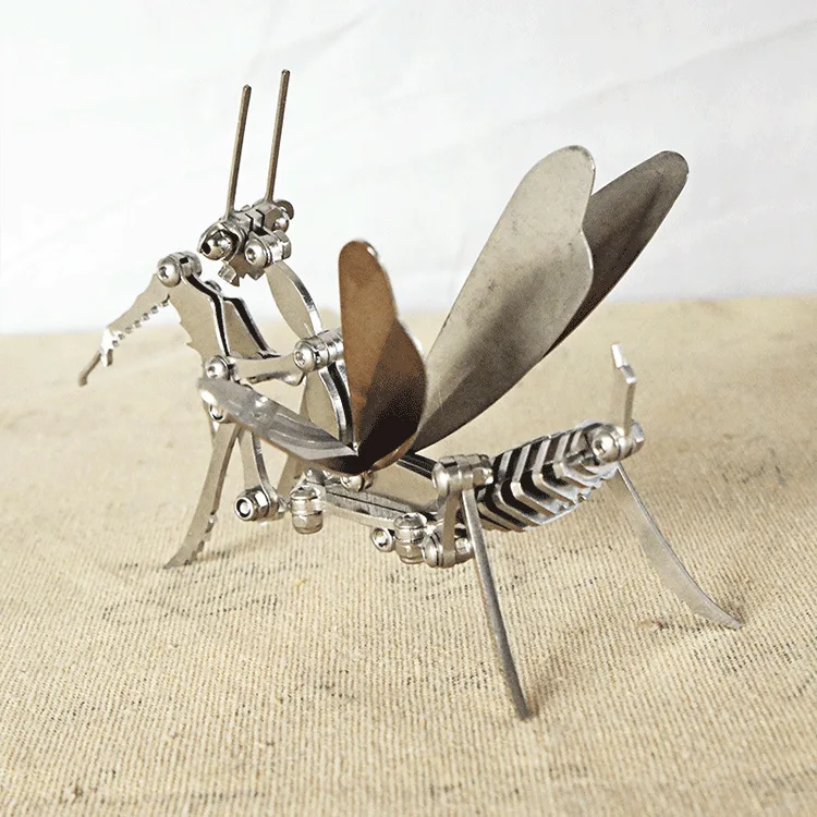 Punk Style Metal Art Home Desktop Cabinet Display Gift Decorations Stainless Steel Metal Art Animal Mantis Model
