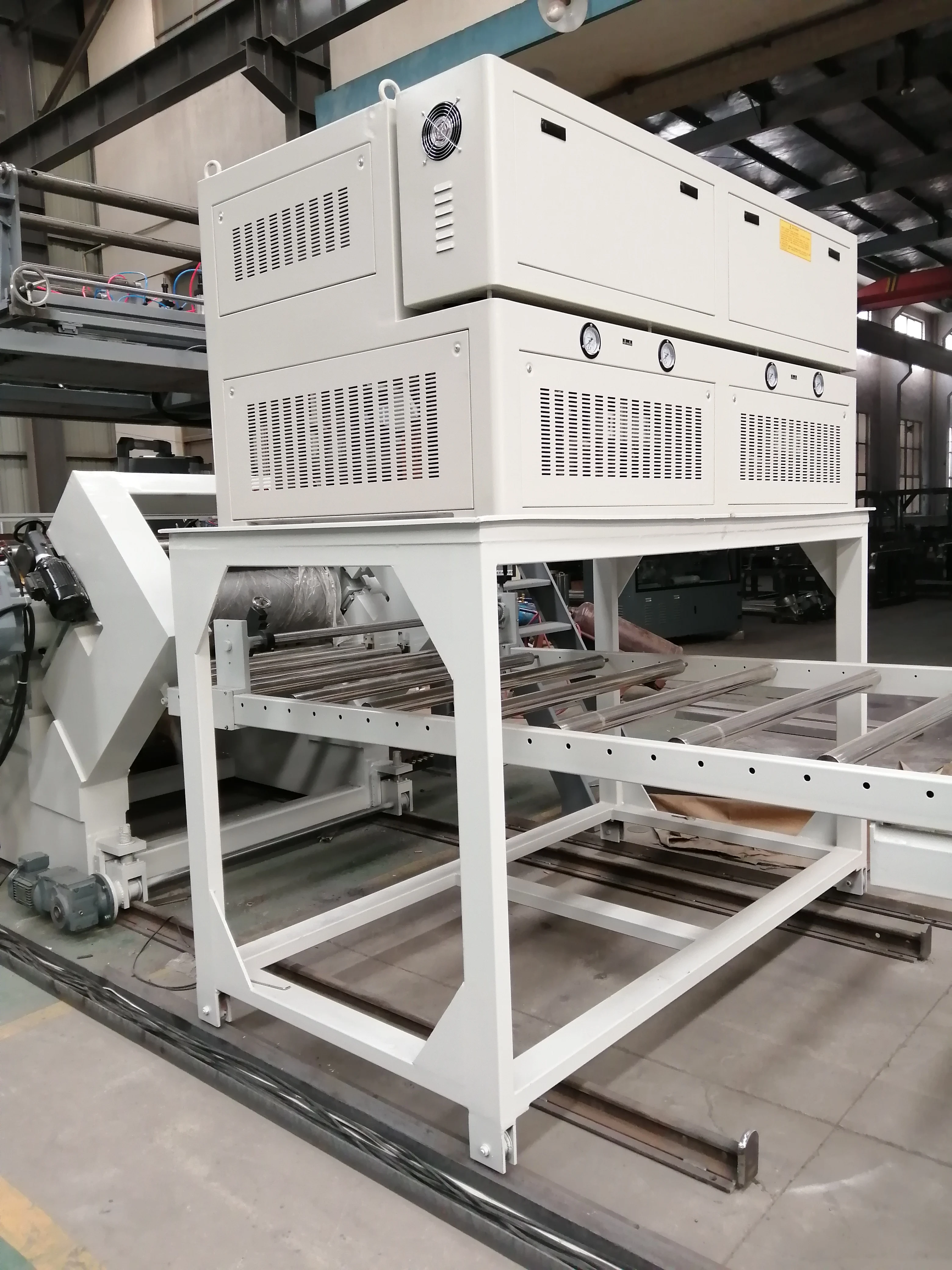 SPC floor profile extrusion line/laminate flooring extrusion machine