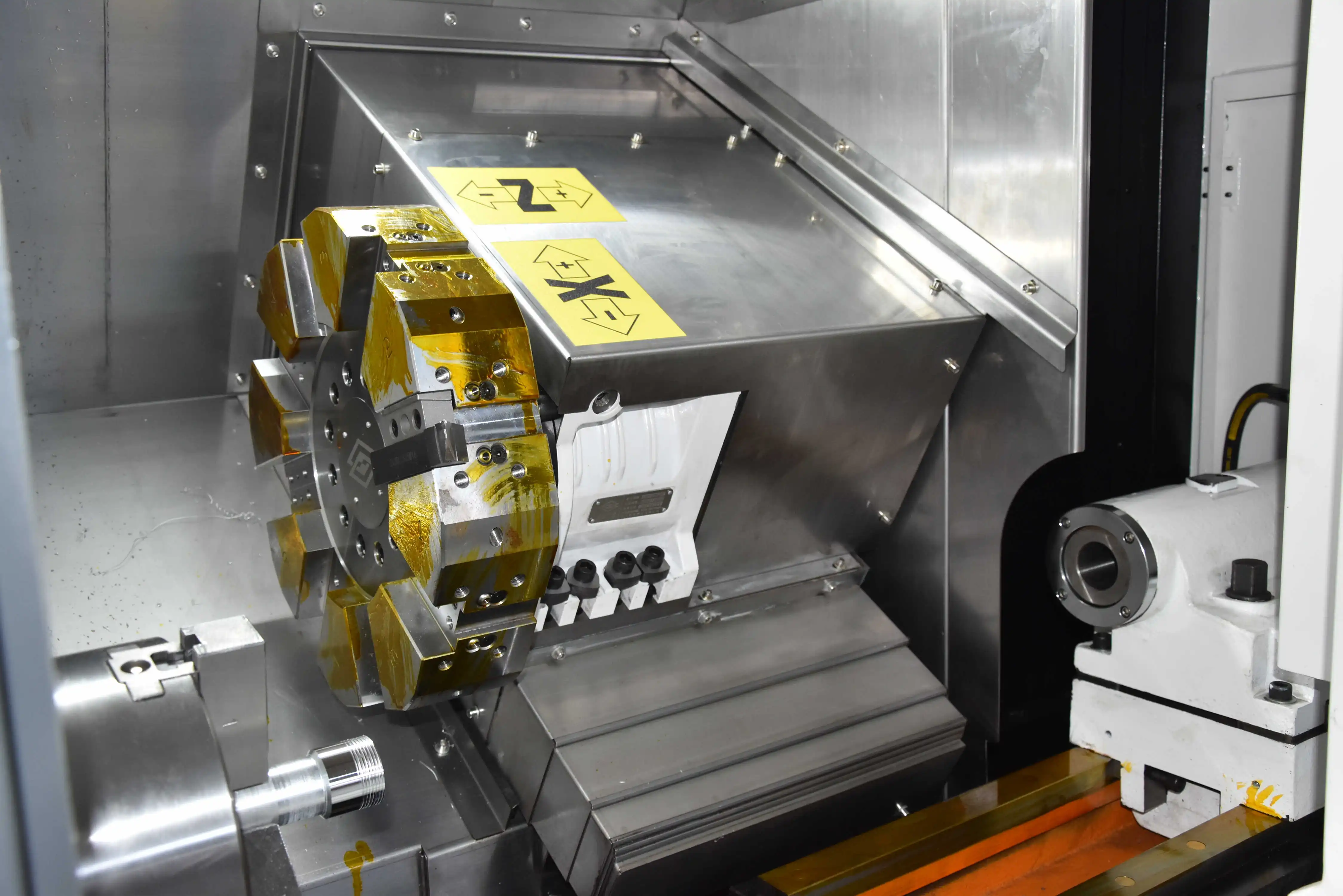 High Precision Metal Machining HSTC550 CNC Lathe Machine Programming Software