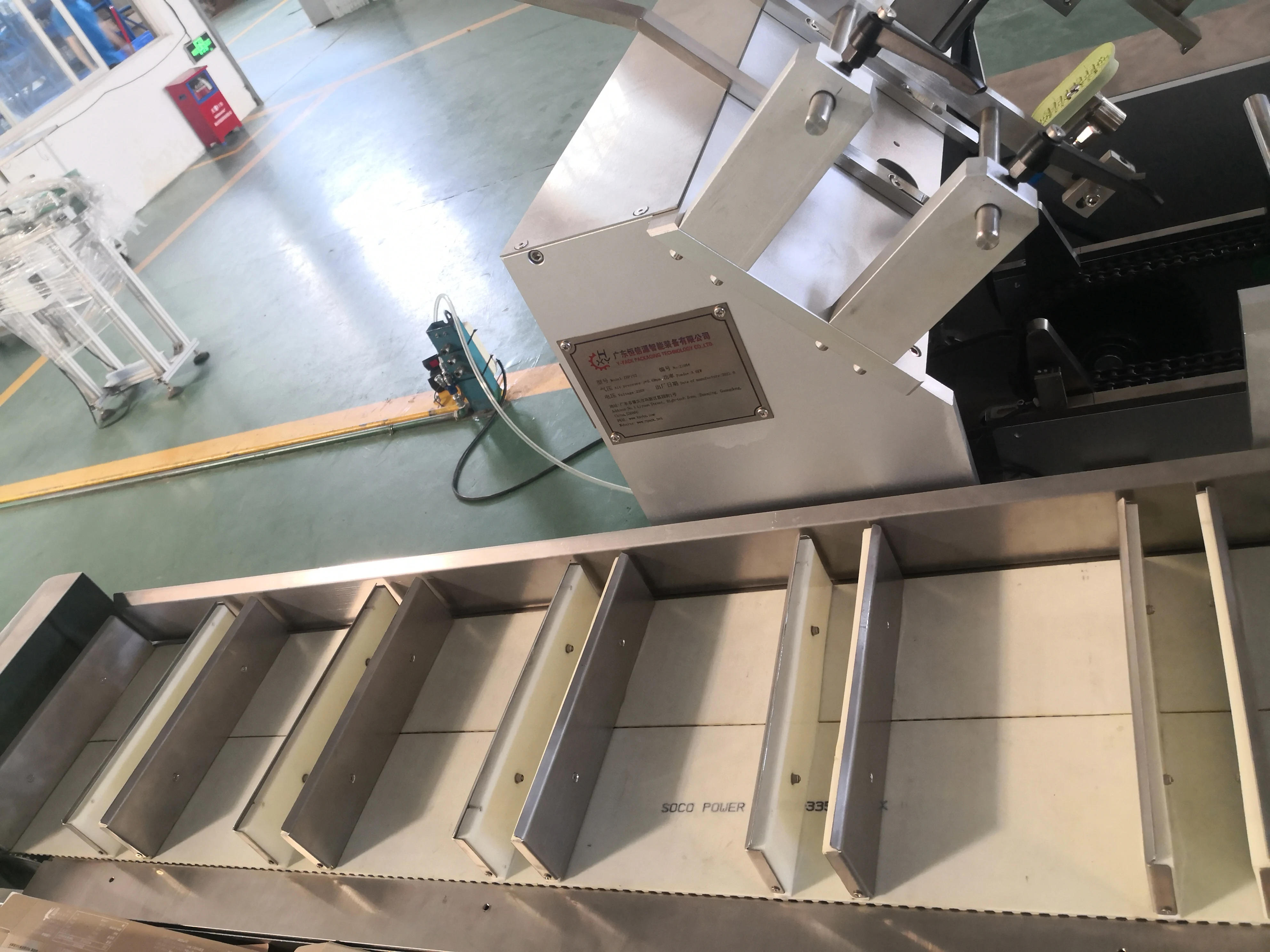 Full Automatic Flow Pack machine upper film reel and Box Cartoning Machine Chocolate Bars Pillow Type Packing Machine