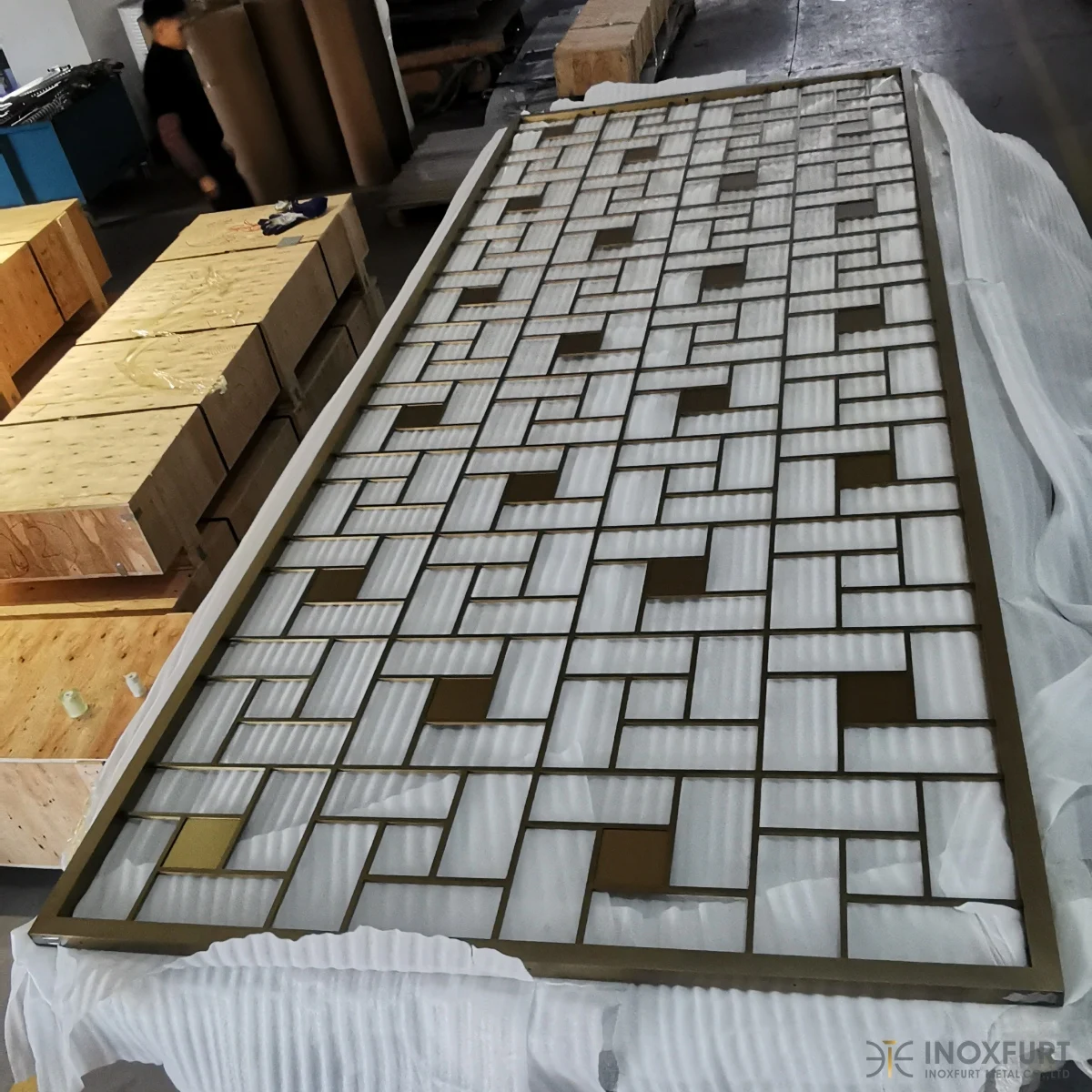 Stainless Steel Golden Mirror Customized Room Divider Luxury Golden Bright Lobby Partition Screen for Hotel Decoration