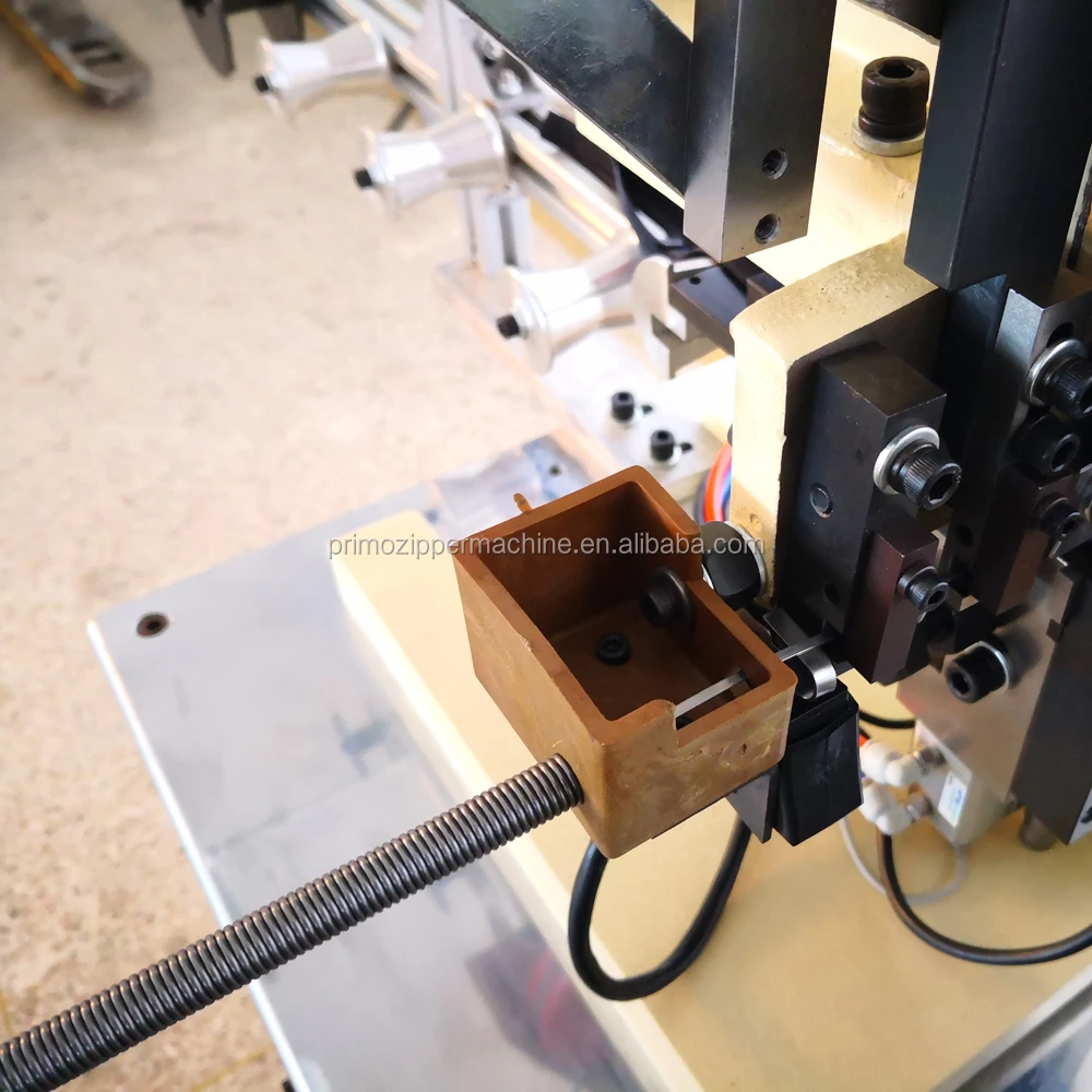 Automatic aluminum wire top stop machine for metal zipper