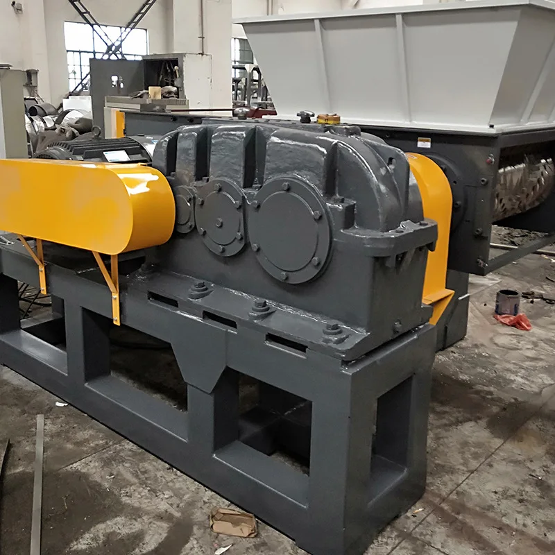 Single-axis shredder Waste tire lithium battery plastic film head material distribution pulverizing equipment