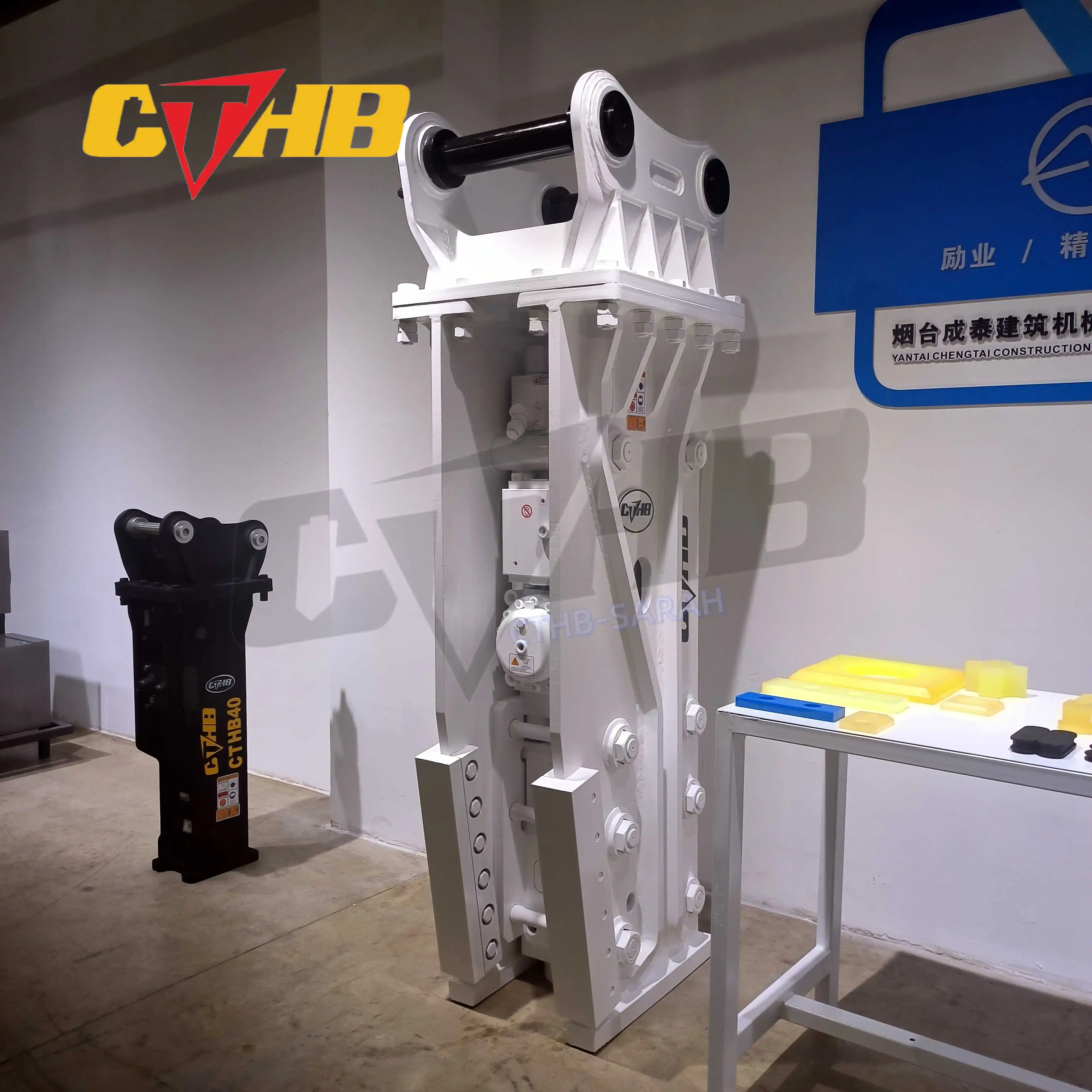 Furukawa Series Hydraulic Hammer HB30G Top Type Rock Breaker Chisel Diameter 150mm for 30ton Excavator