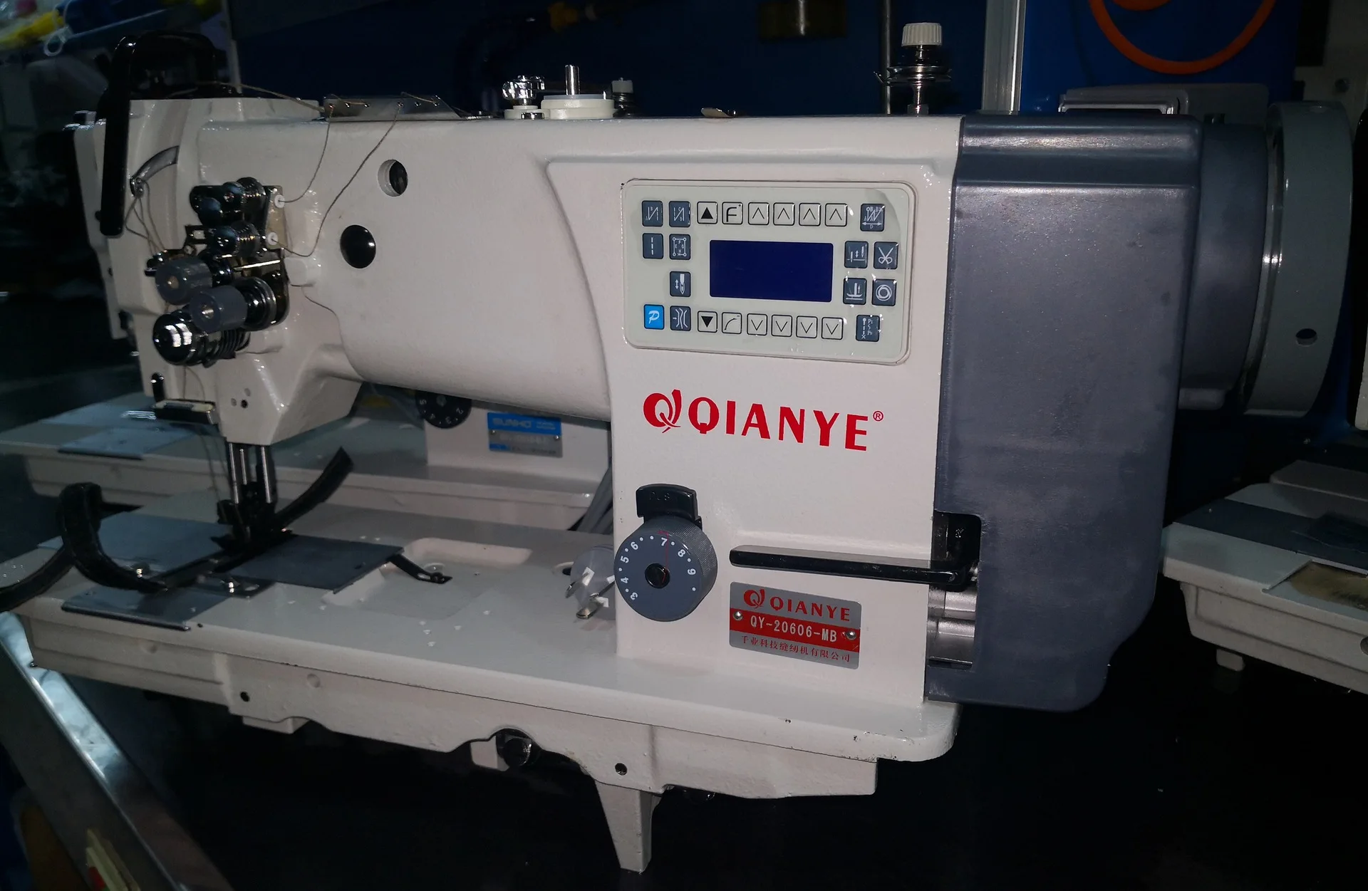 QY-1508HN High quality sofa leather three synchronous mixed feeding single and double needle flat sewing machine