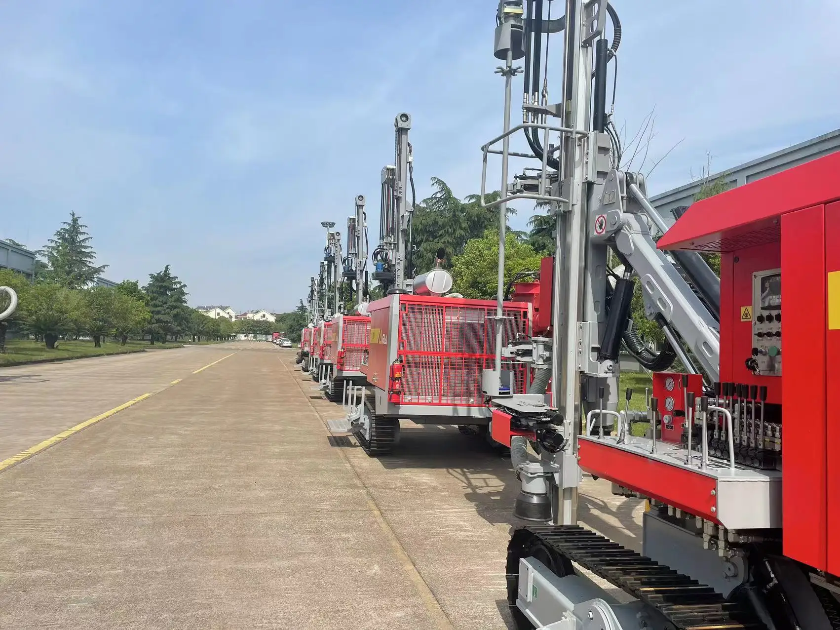 DTH 30m 194kw cummins engine full hydraulic all-in-one integrated rock drilling rig with air compressor