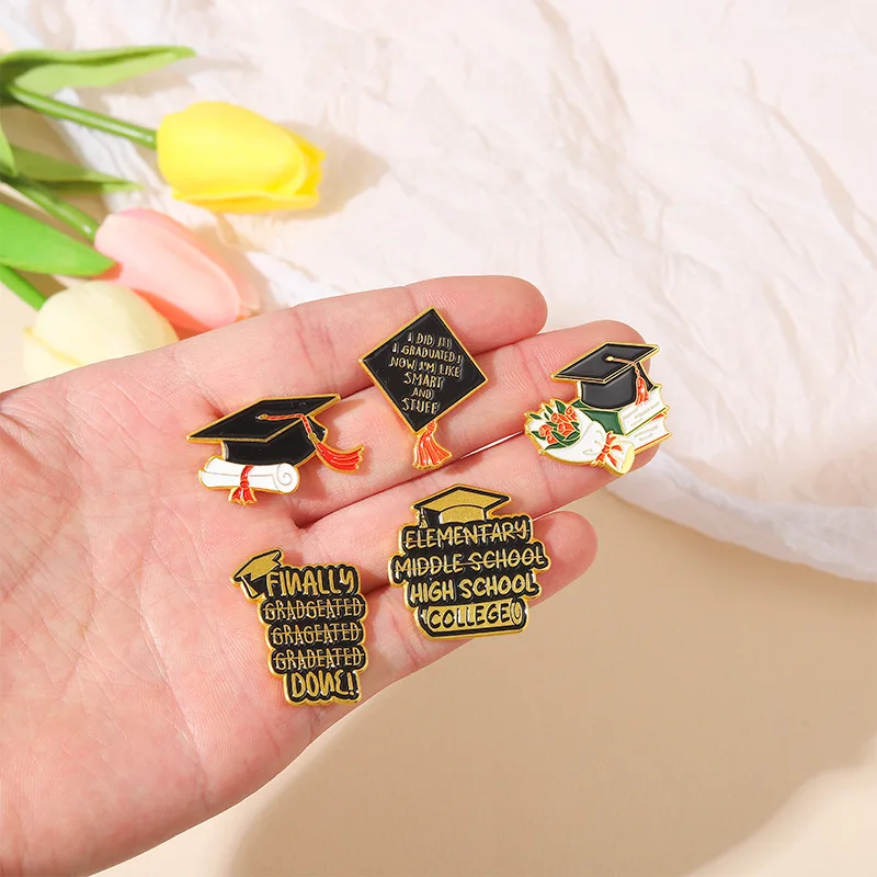 Congrats Graduation Cap Enamel Lapel Pin School Academic Customize Flower Gold Plated Glitter Metal Brooch Pins Graduate Gift