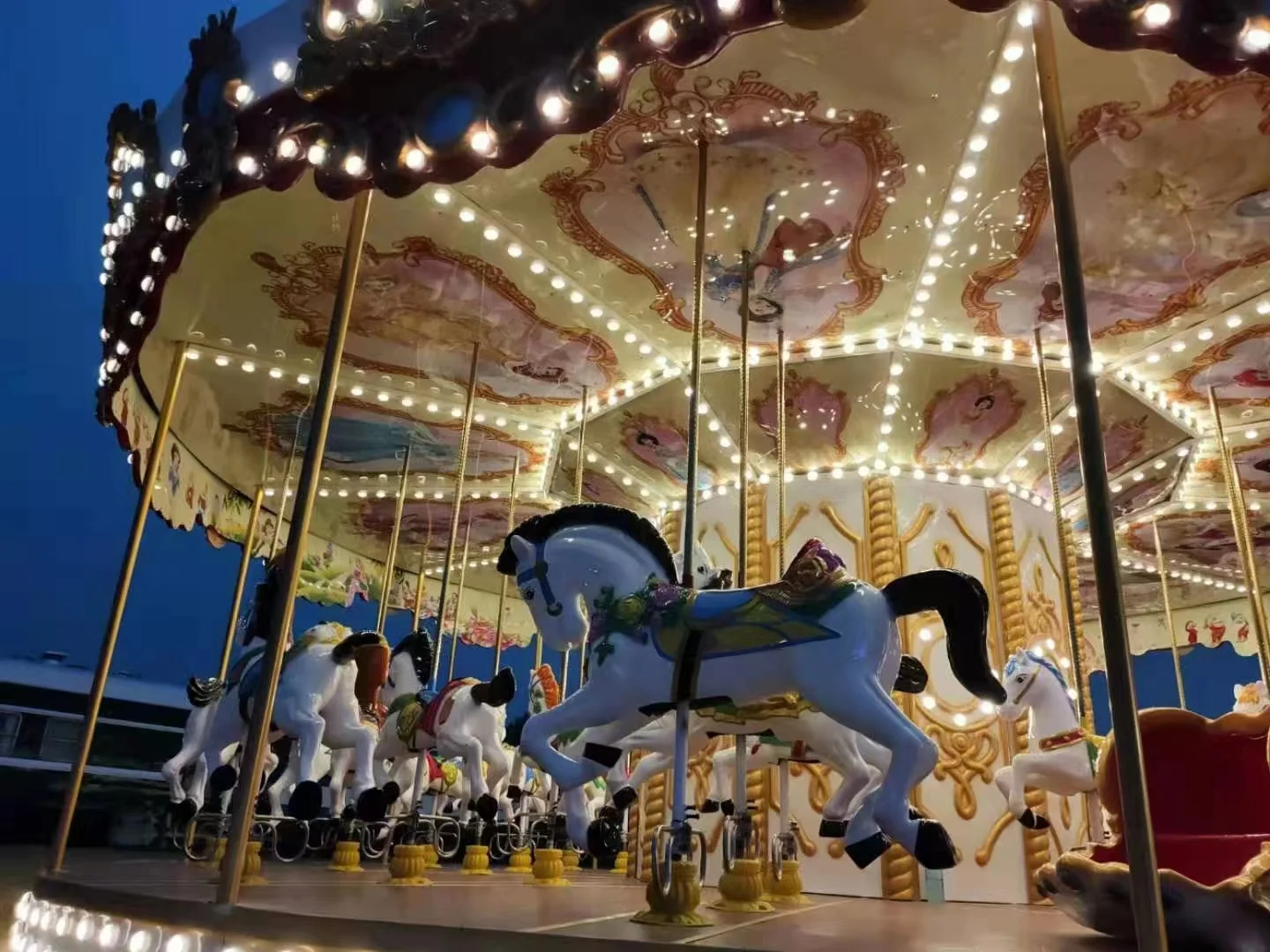 Factory price gorgeous 16-seat carousel for commercial fairground merry-go-round for amusement