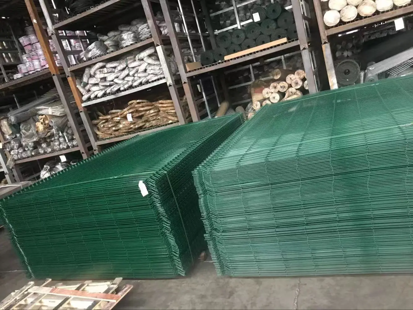 Factory Customize PVC Coating Metal Outdoor/Garden Fence Panel 3D Curved Welded Wire Mesh Fence