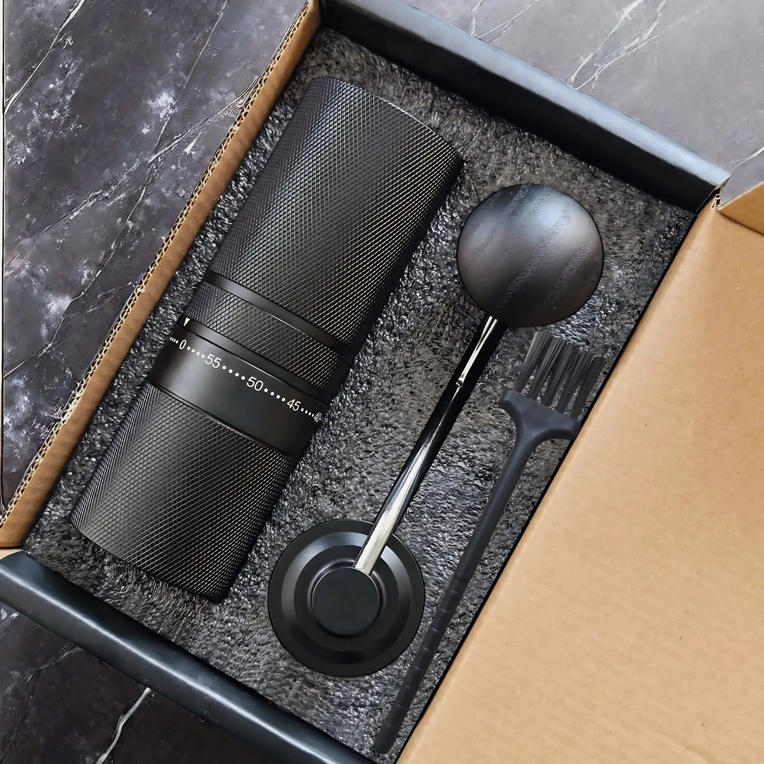 High Quality Manual Espresso Grinder Al-Alloy Coffee Grinder C2 with Modern Stainless Steel Wood Handle in Travel Bag Gift Box