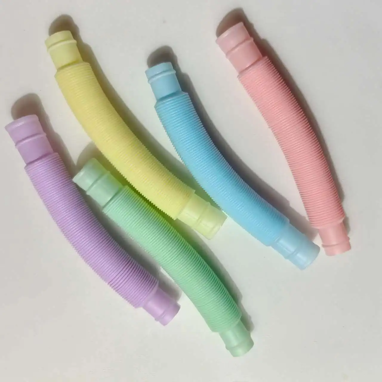 Fun Pull and Pop Tube Fidget Toy For Kids Stretch Bend Build And Connect Provide Tactile Auditory Sensory Play Colorful Hose