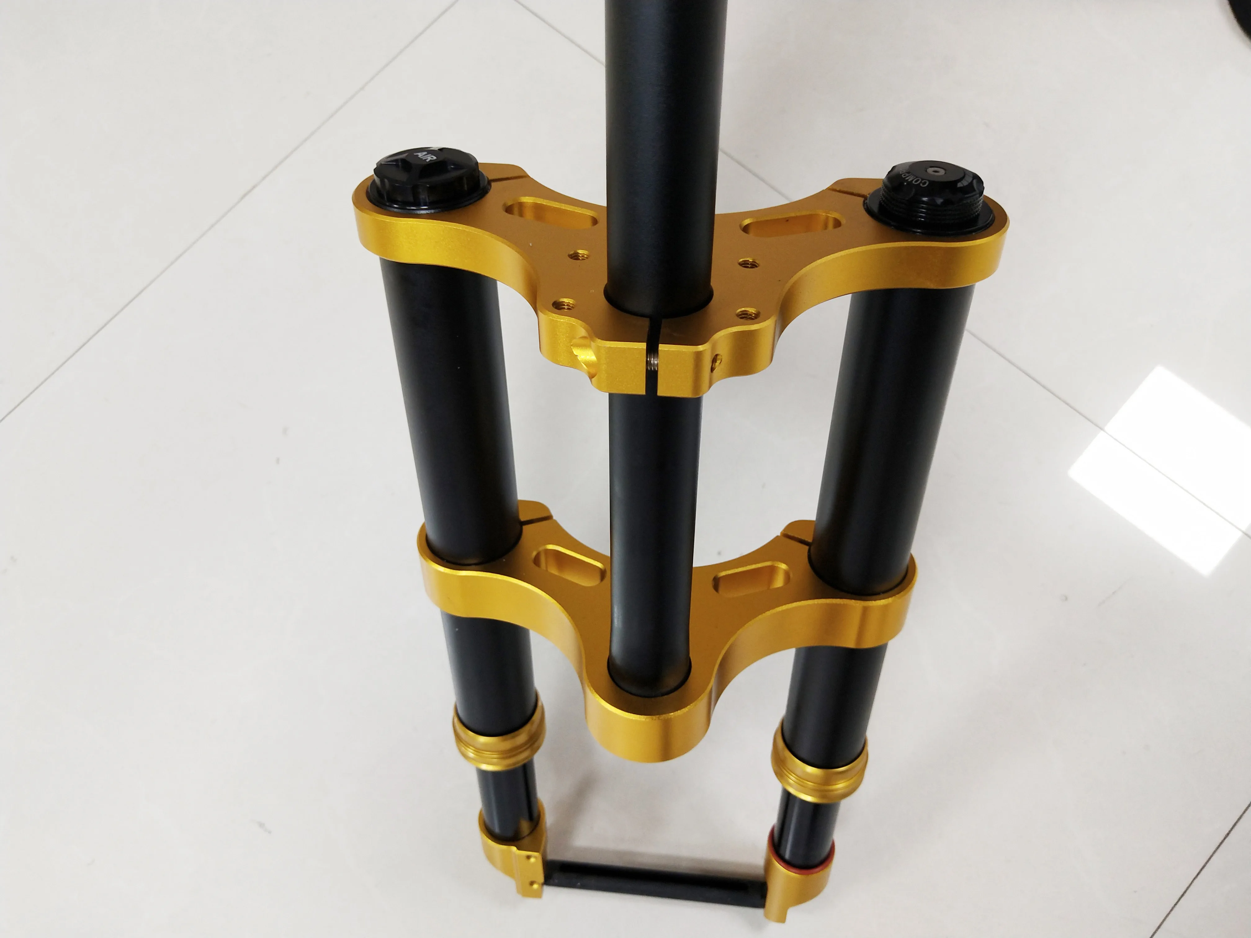 CNC инвертировать 12 дюймов с крупными покрышками для езды по пневматическая подвеска вилка золото 135 мм Quick Release/мотоцикла или электровелосипеда fiido