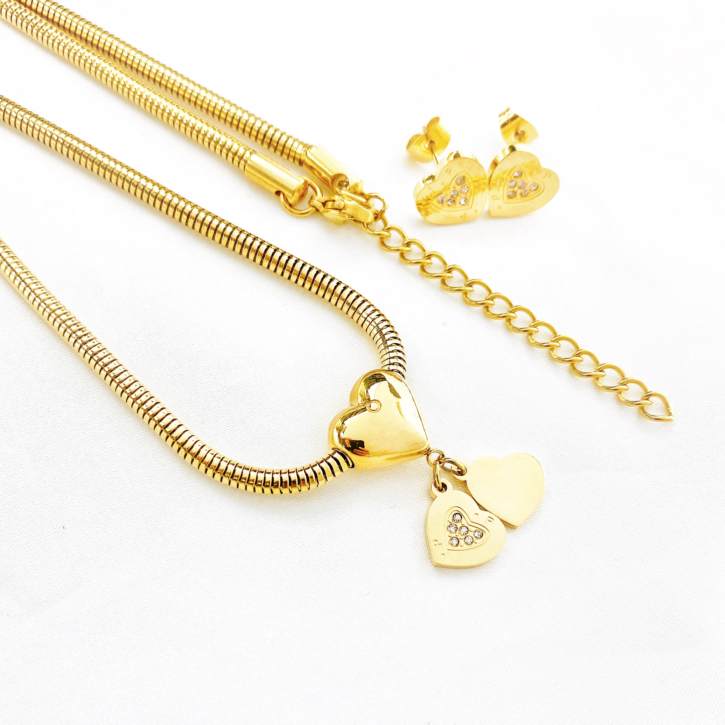 Gold color Choker Necklace for women heart Pendant Chain Necklaces & Pendants Laces velvet chokers Fashion Jewelry mama necklace