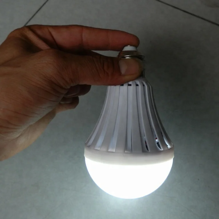 China manufacturer 9w light led bulbs with E27 base led rechargeable bulb