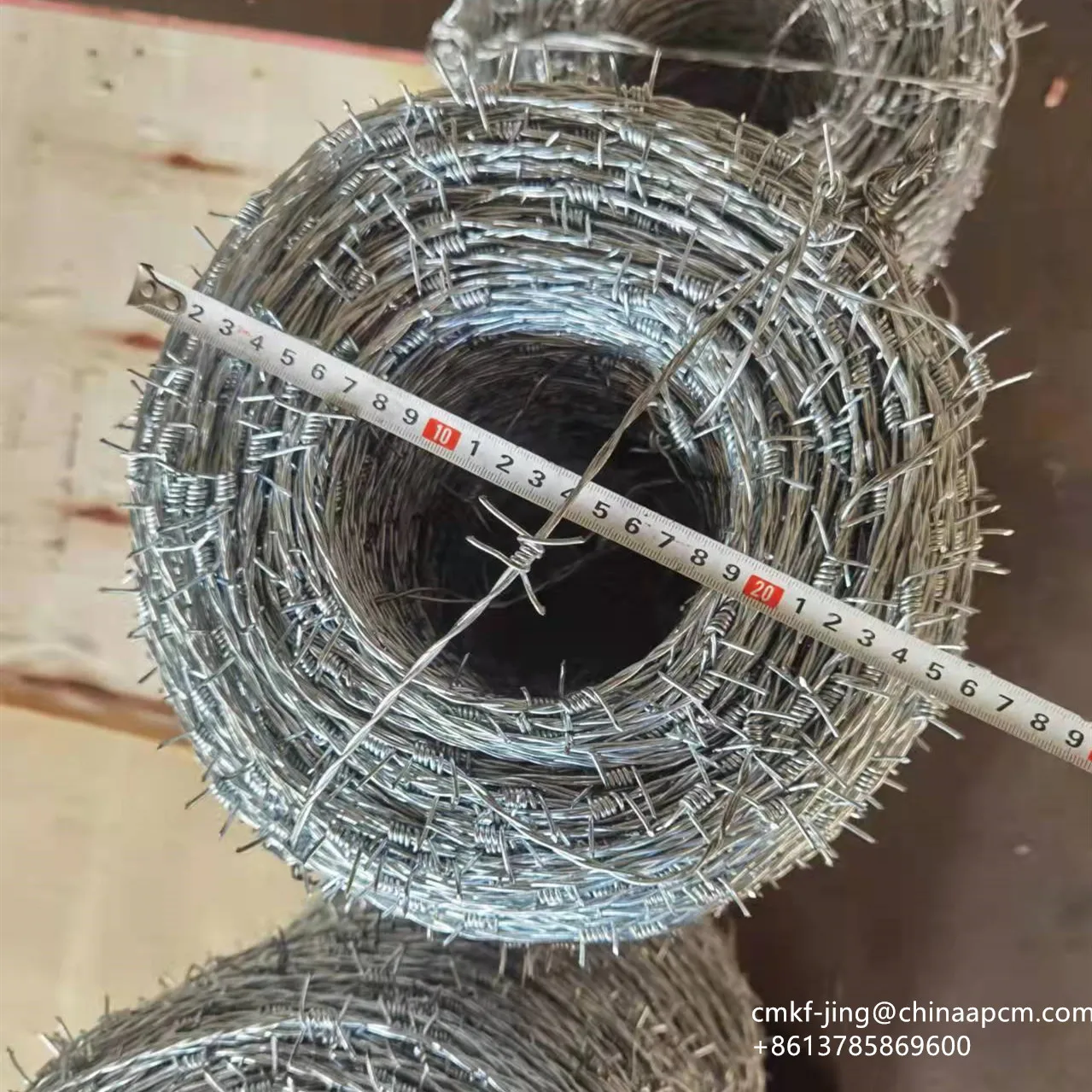 hot dip galvanized welded strand galvanized barbed wire fence from China factory