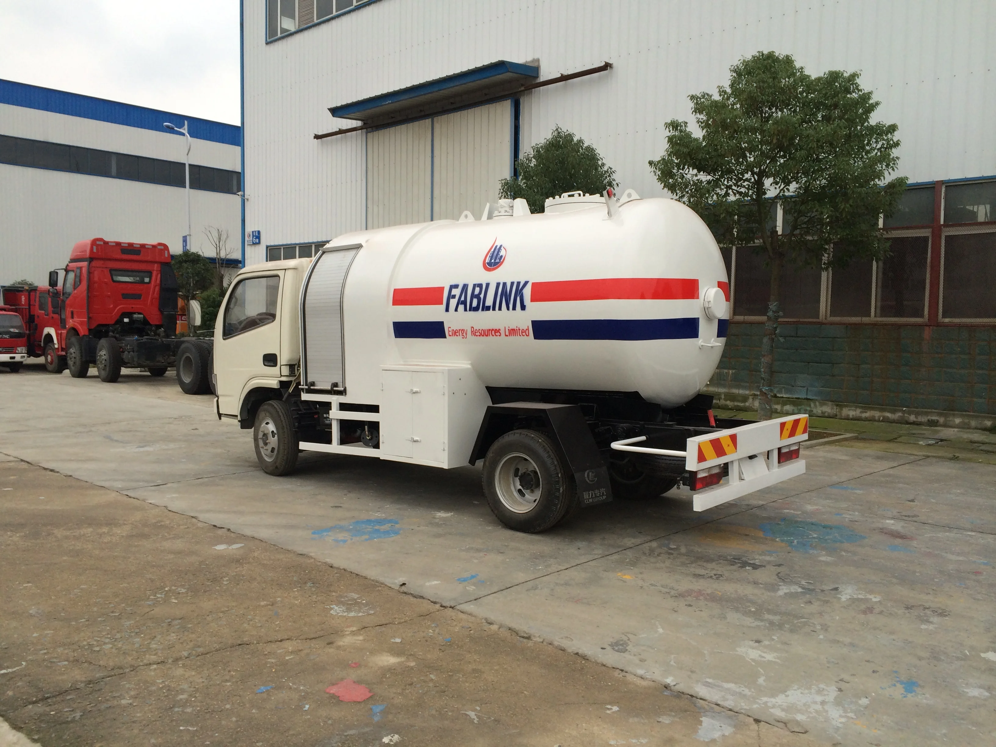 Factory Price Gas Truck 4*2 LHD/RHD 5-8cbm lpg Fuel Dispensing Gasoline Storage Tank