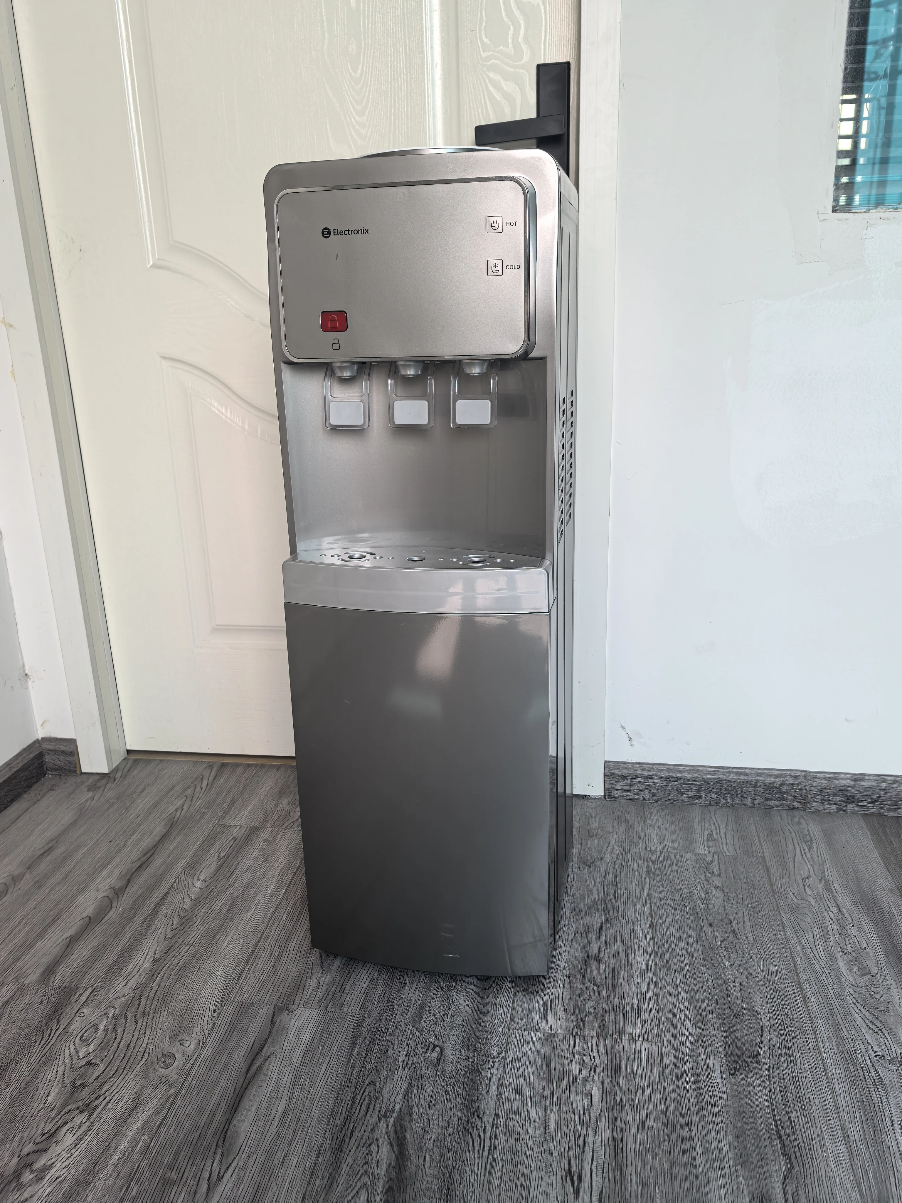 Wholesale Automatic Freestanding Water Drinking Machine Hot And Cold Function Water Dispenser