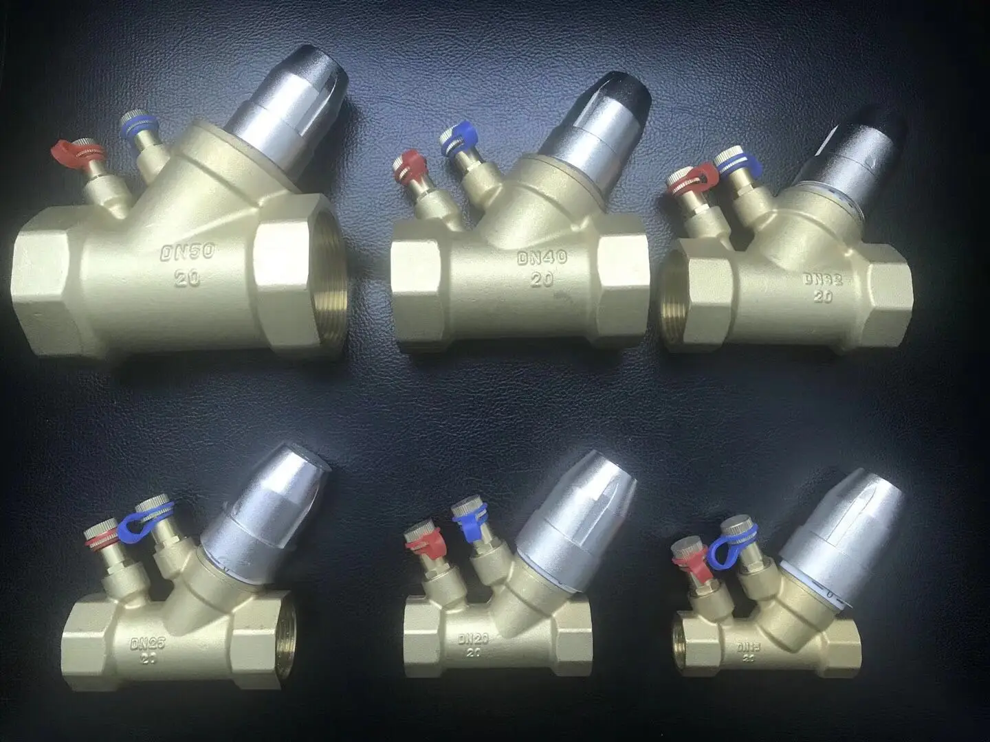 China Yuhuan shunshui sunsy factory BSP NPT forged female male thread brass balancing valve for water balance with black wheel