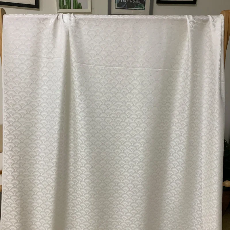 22 Momme Silk Scalloped Jacard Designer Fabric 70% Mulberry Silk 30% Viscose Silk Soft Sambo Satin Jacquard Fabric