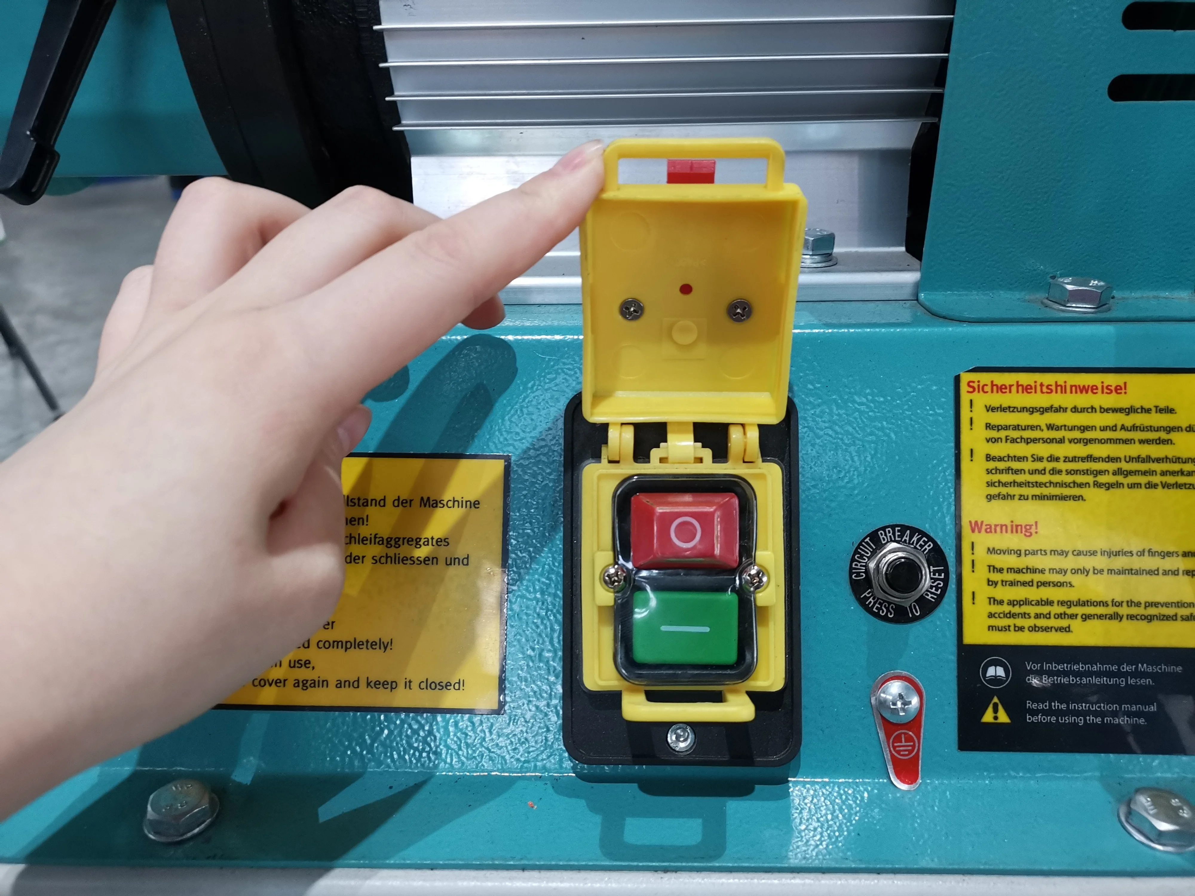 BDS612-A Китай 1.1kw Лидер продаж переменной деревообрабатывающего оборудования ленточно-шлифовальный станок для