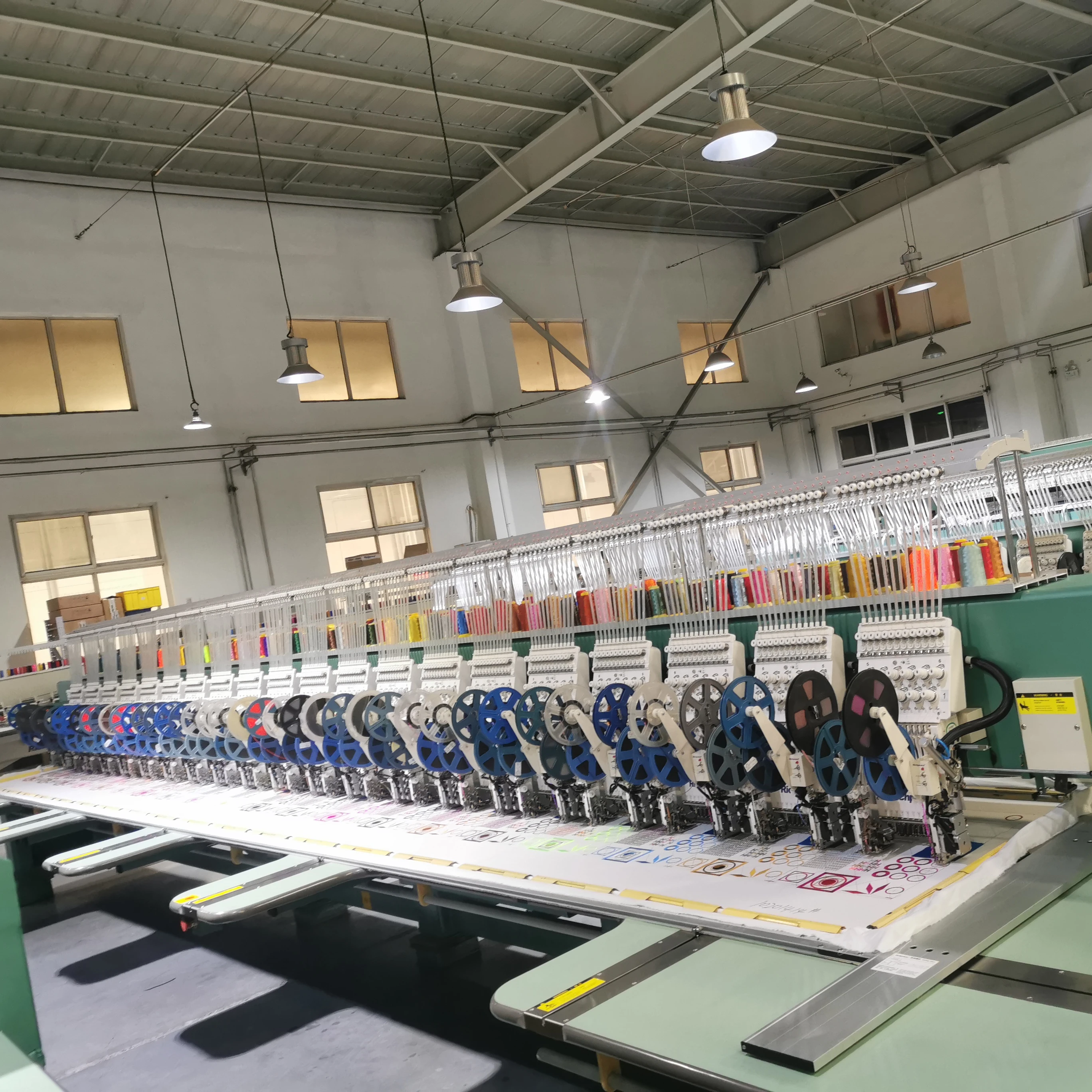 Высокоскоростная компьютеризированная вышивальная машина Richpeace с четырьмя блестками