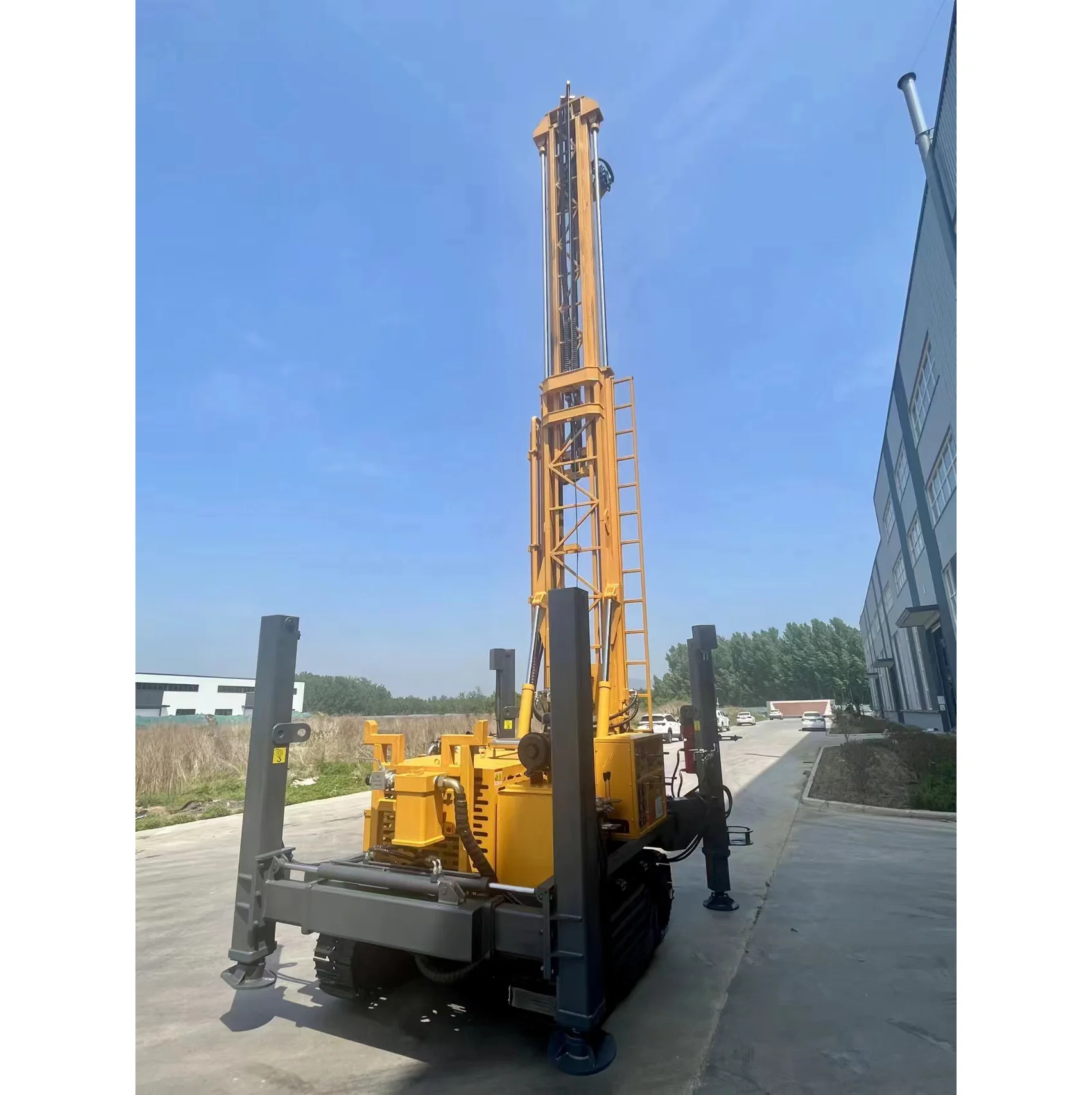 Mobile Hydraulic Motor Crawler Pneumatic Diamond Core Water Well  Drilling Rig Machine Price For Water Well Drilling 300m