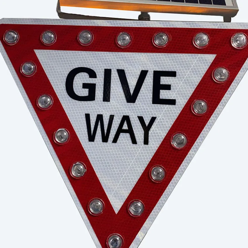 Highway Roadway Traffic Used Solar Give Way Sign Board Solar Sign Light