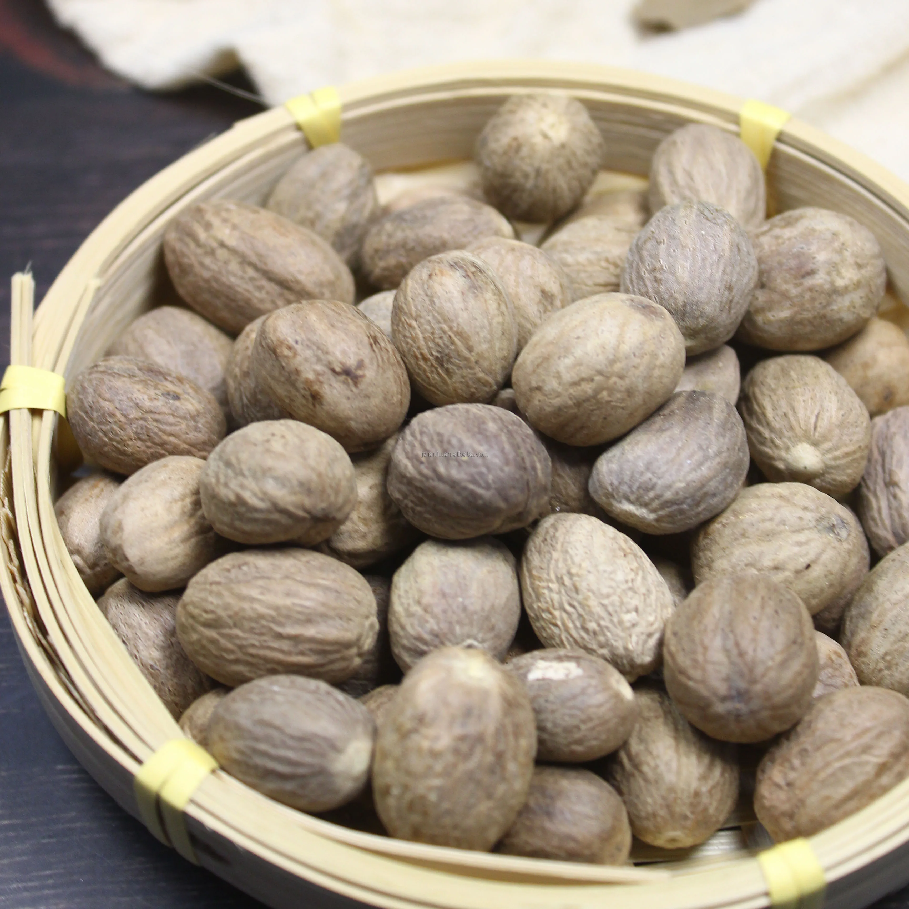 Factory Direct Supply High quality Nutmeg Natural Dried Spice Nutmeg China Export