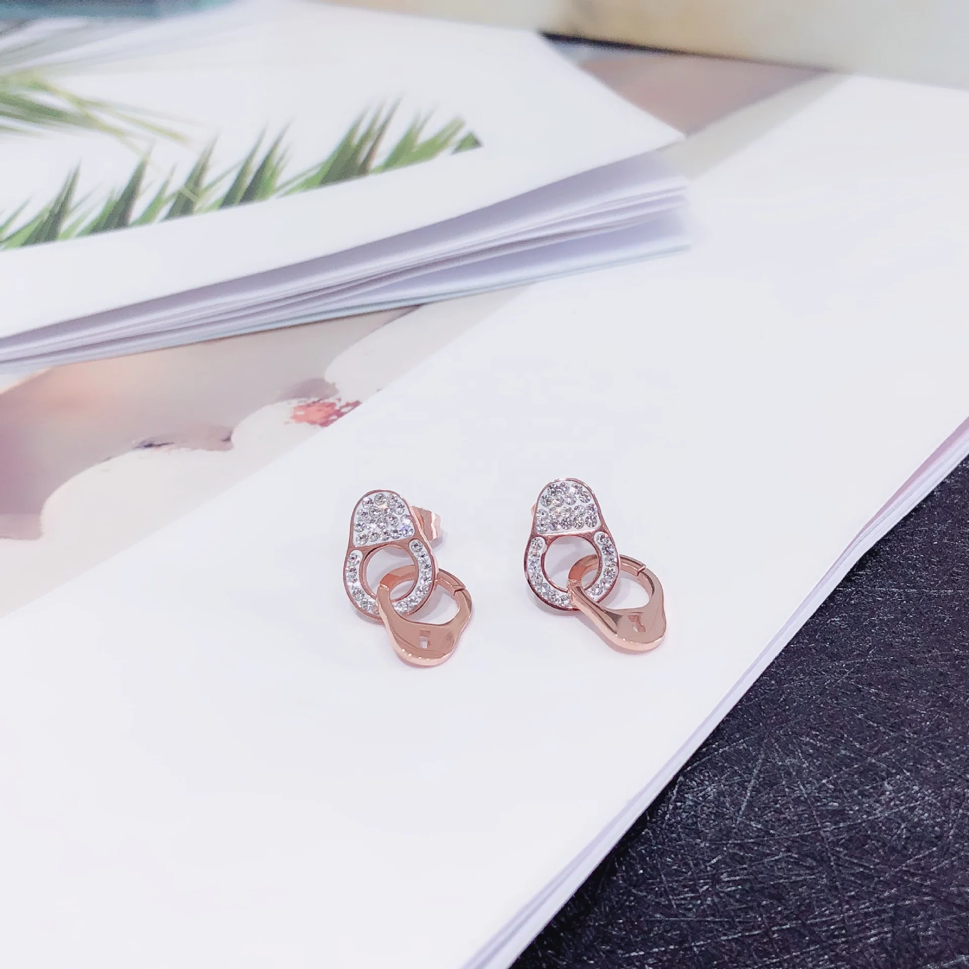 Fashion Rose Gold Women Jewelry Handcuff Stud Earrings Argil Crystal Rhinestone Earrings
