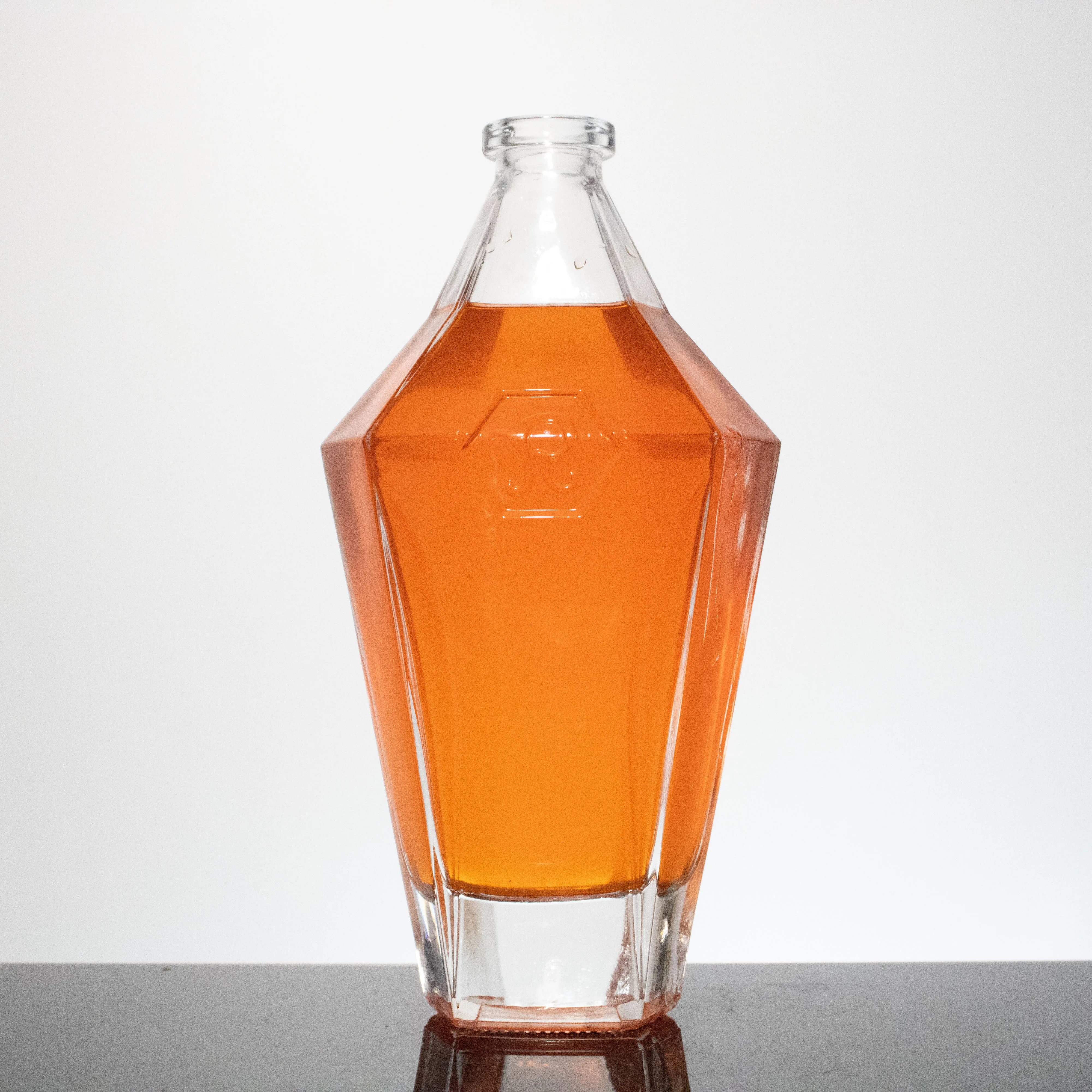 Recyclable 700ml Unique Liquor Wine Alcohol Ginger Tequila Glass Bottle Screen Printing Liquor Bottle