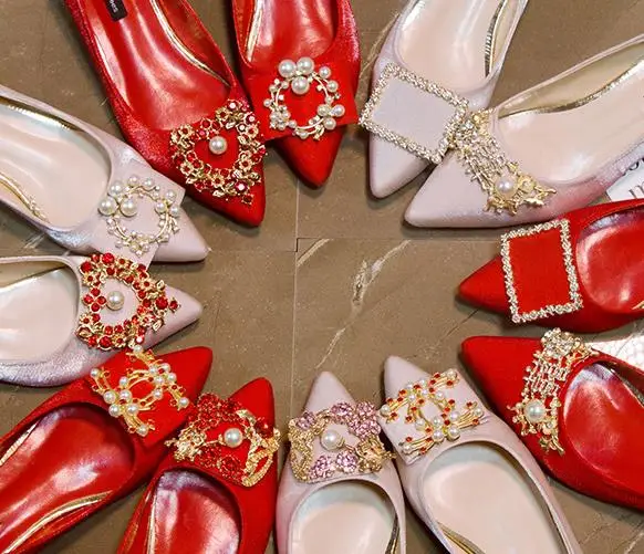 2023 new Handmade  ladies button flat bridal shoes buckle bride heels low thick heeled rhinestone wedding shoes for women