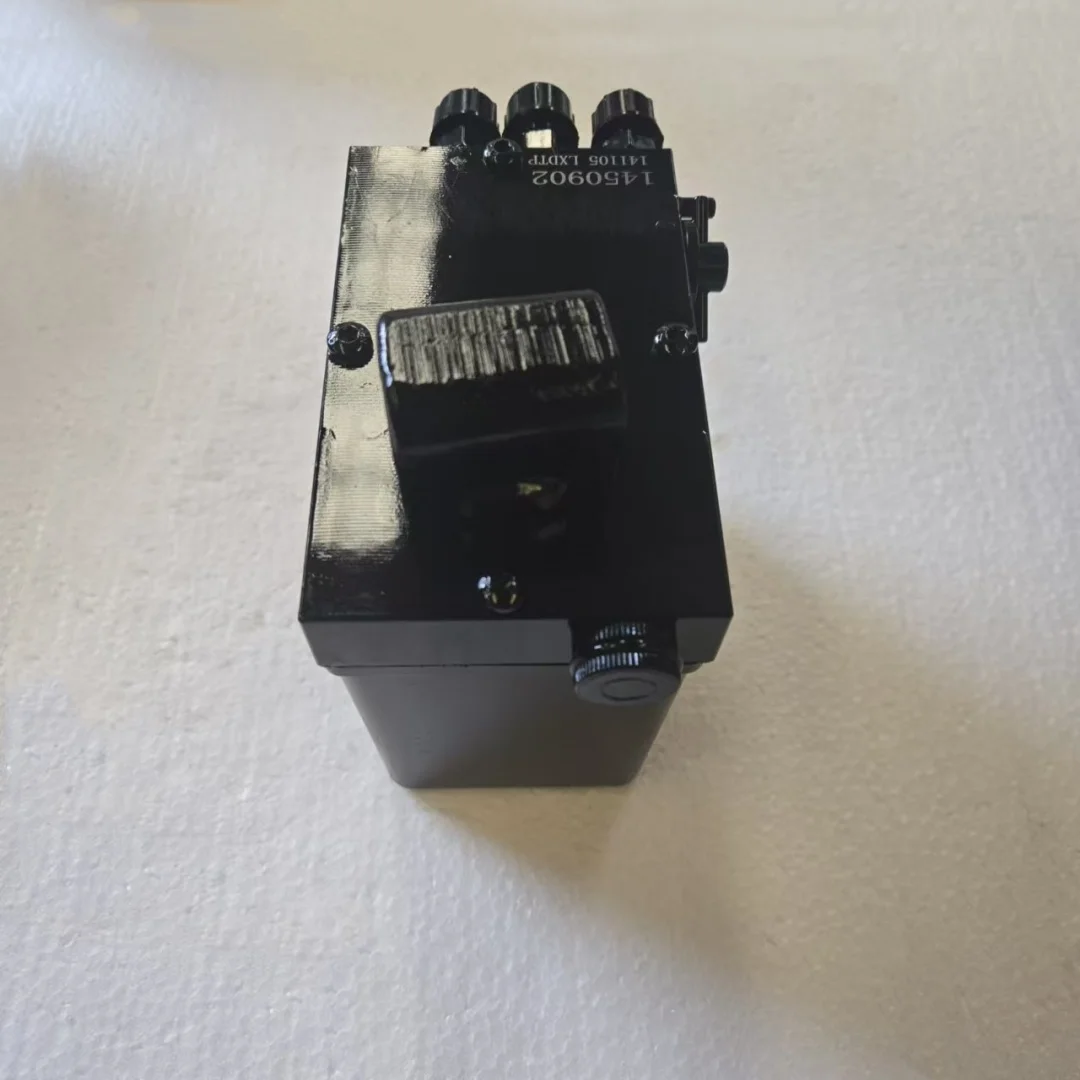 Heavy Duty European Truck Parts Tilting Hand Oil Hydraulic Cabin Tilt Pump 5010316438 For DAF And Renault