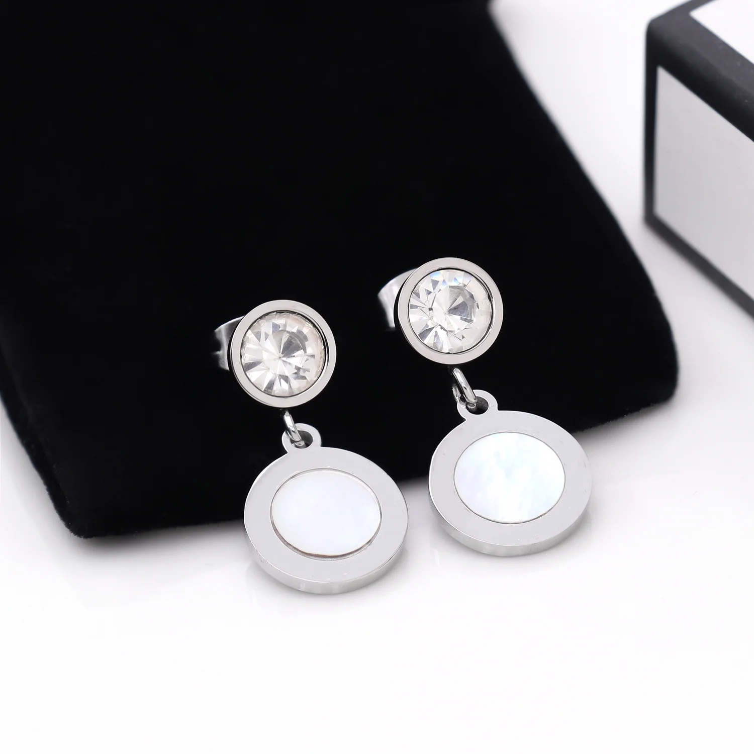 Luxury brand designer skirt shaped earrings with a light luxury earrings made of pure silver for women, needle earrings