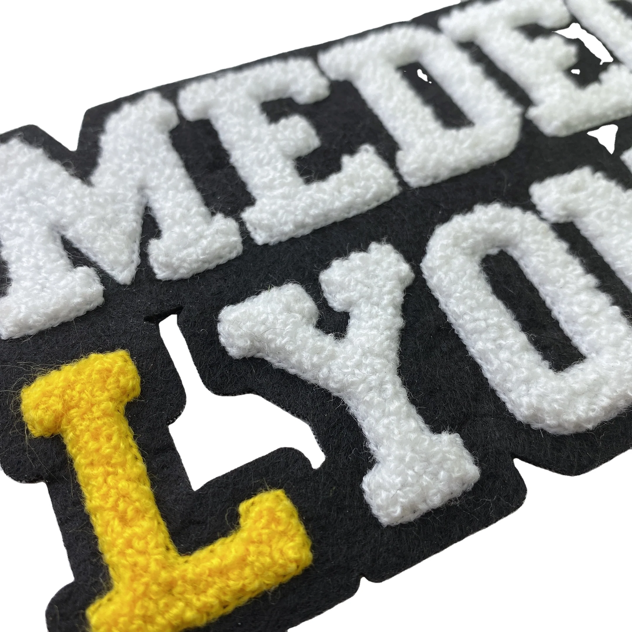 Нашивка с вышитыми буквами