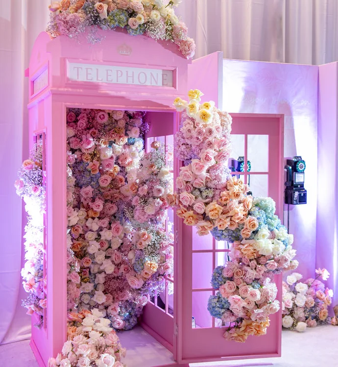 Wholesale Wedding Pink Classic Telephone Booth Box with Flower Antique 2M Metal White Red Floral London Telephone Booth For Sale