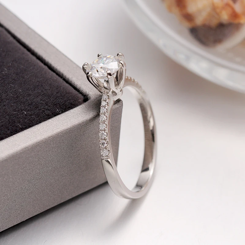 
Original Charles Colvard FOREVER ONE Platinum PT950 Moissanite Engagement Ring 1CT G Color 6 Claws Moissanite Wedding Ring Women 