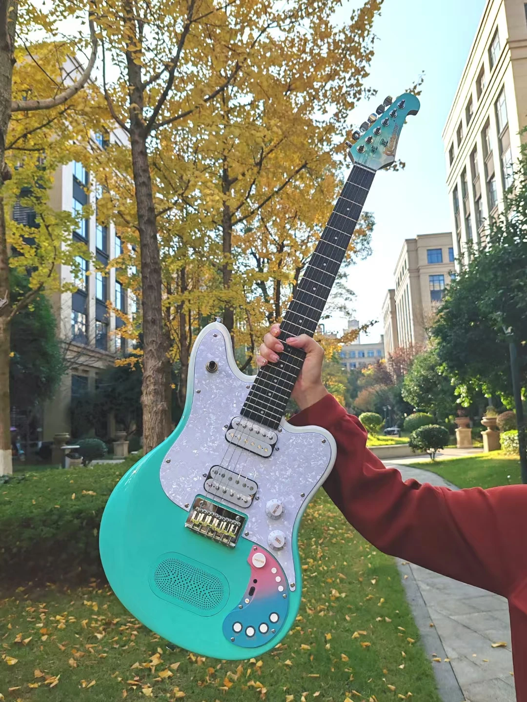 SE mini Bullfighter New Style 24 Frets Scale length 570 MM Okoume Body Canadian Maple Neck Electric Guitar with Speaker