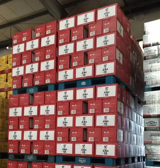 Бутылка со сверкающим боярышником, со сверкающим соком 300 мл